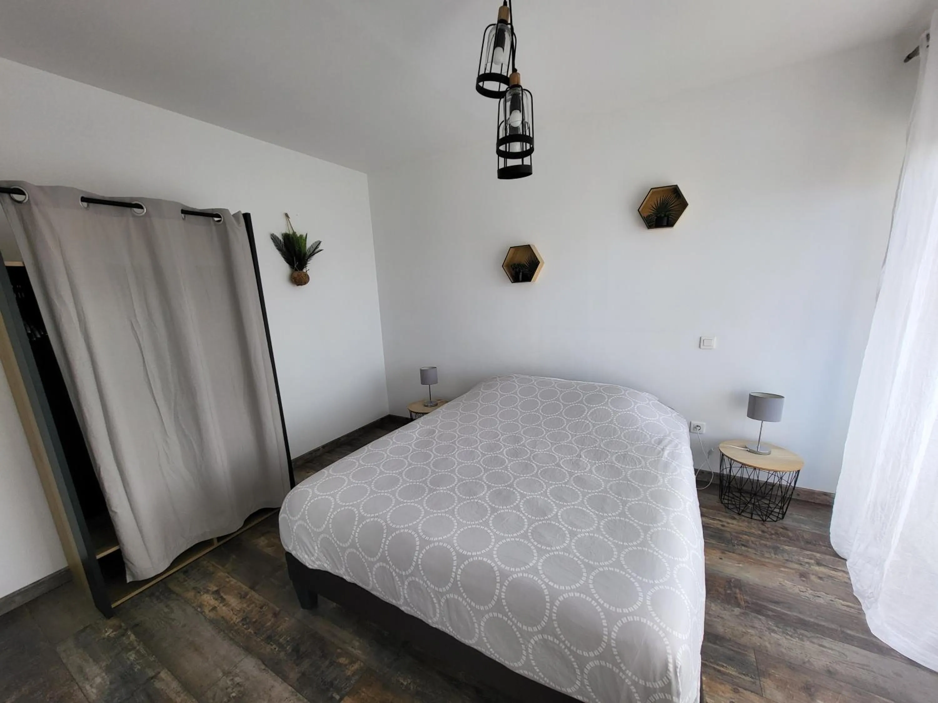 Bedroom, Bed in La marine D'opale