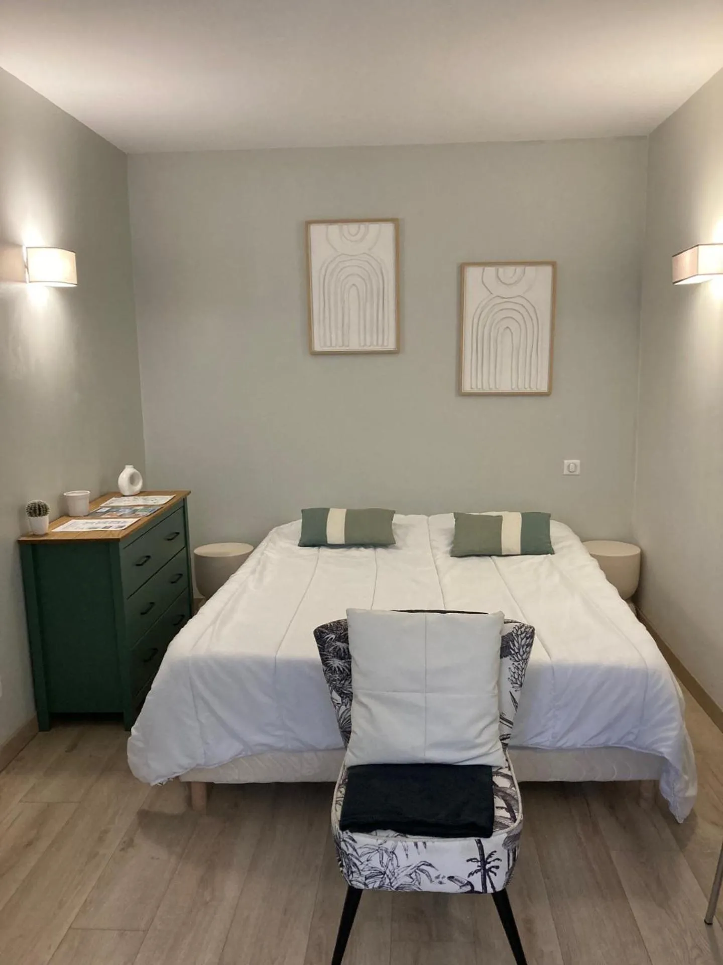 Bedroom, Bed in La marine D'opale