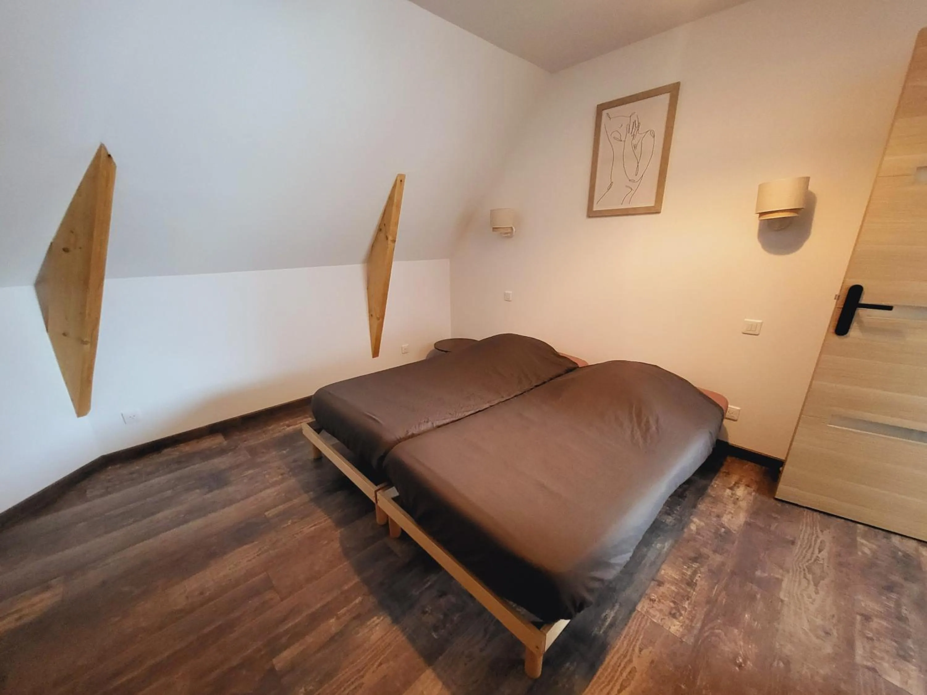 Bedroom, Bed in La marine D'opale