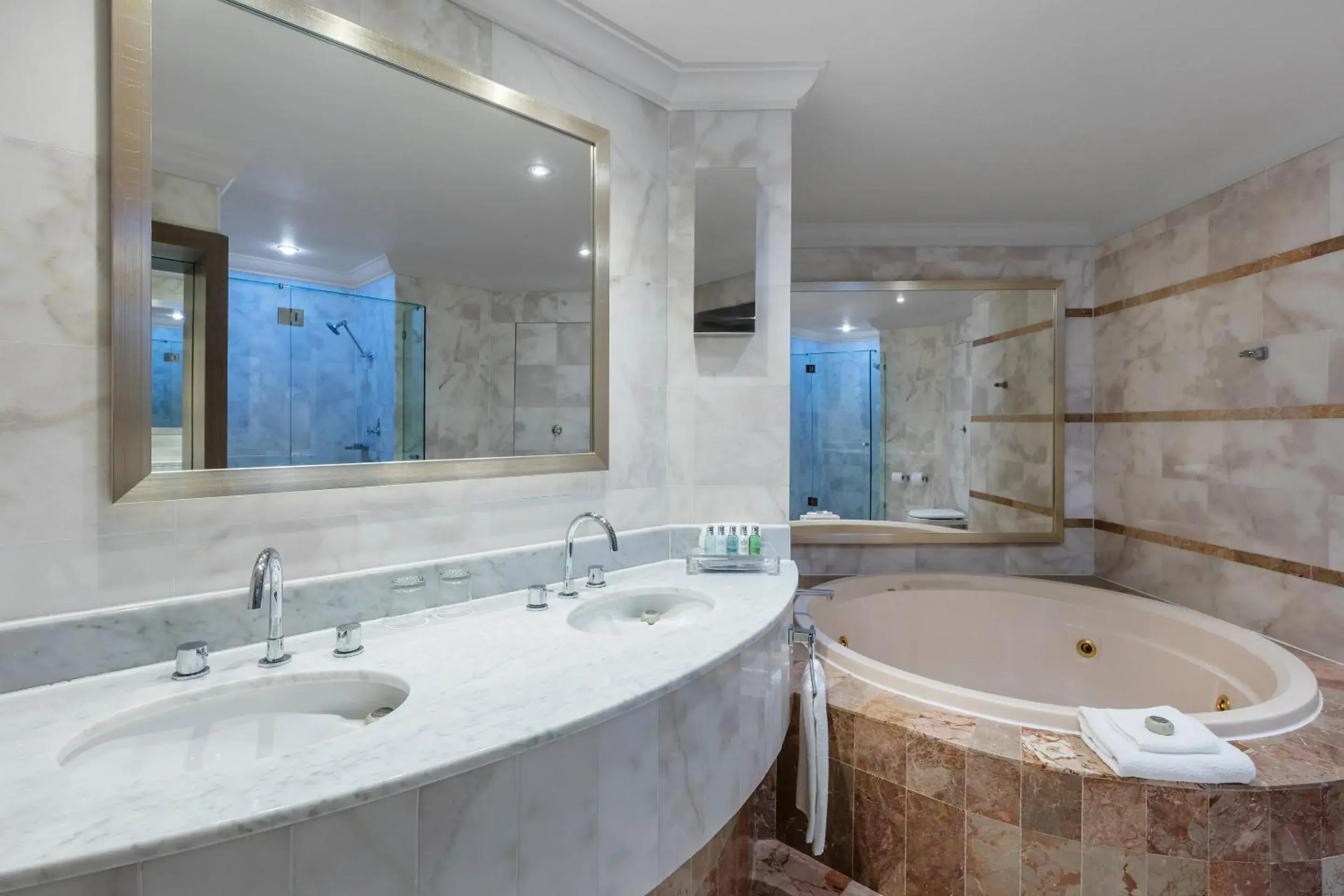 Bathroom in Crowne Plaza Terrigal Pacific by IHG Bathroom in Crowne Plaza Terrigal Pacific by IHG