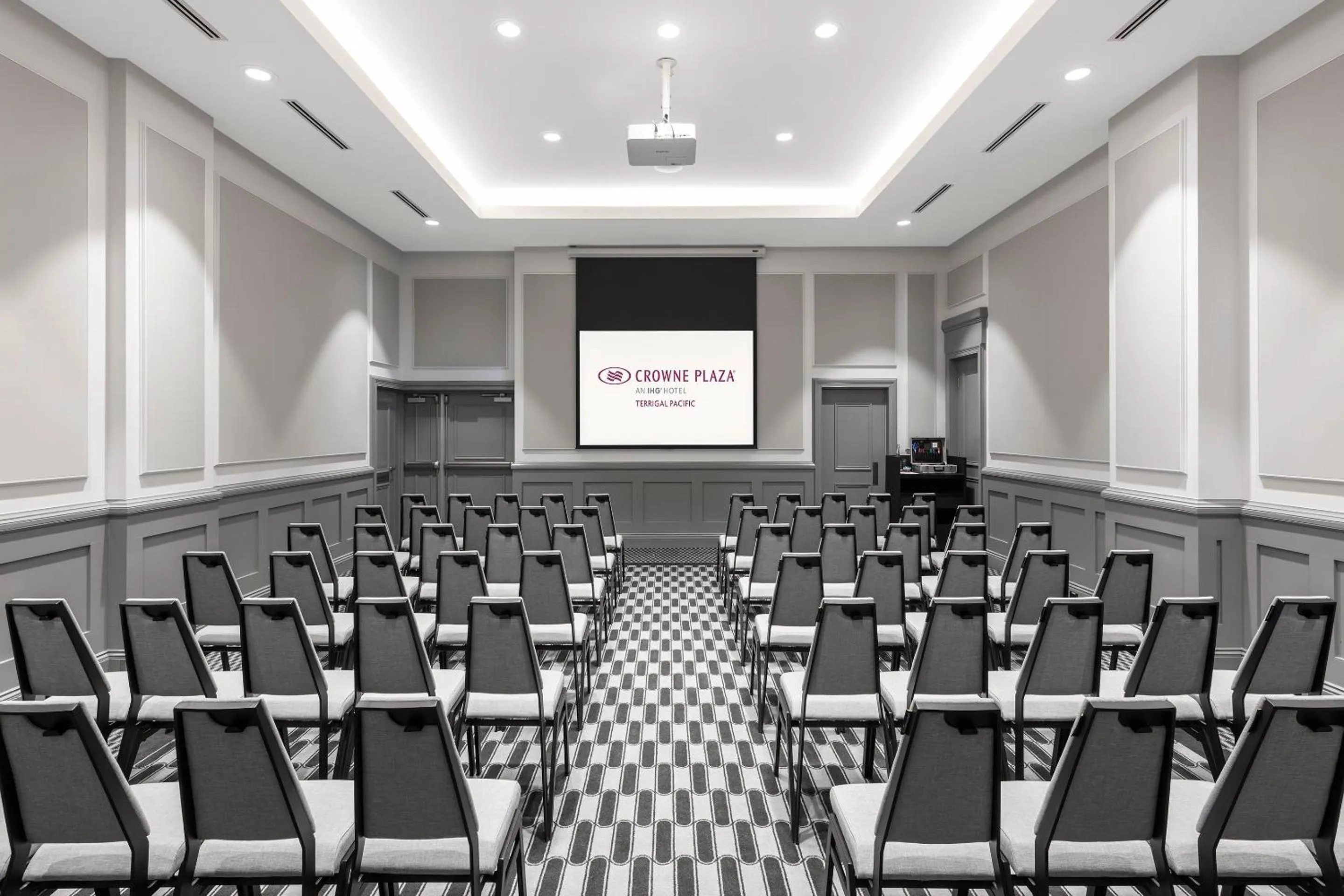 Meeting/conference room in Crowne Plaza Terrigal Pacific by IHG