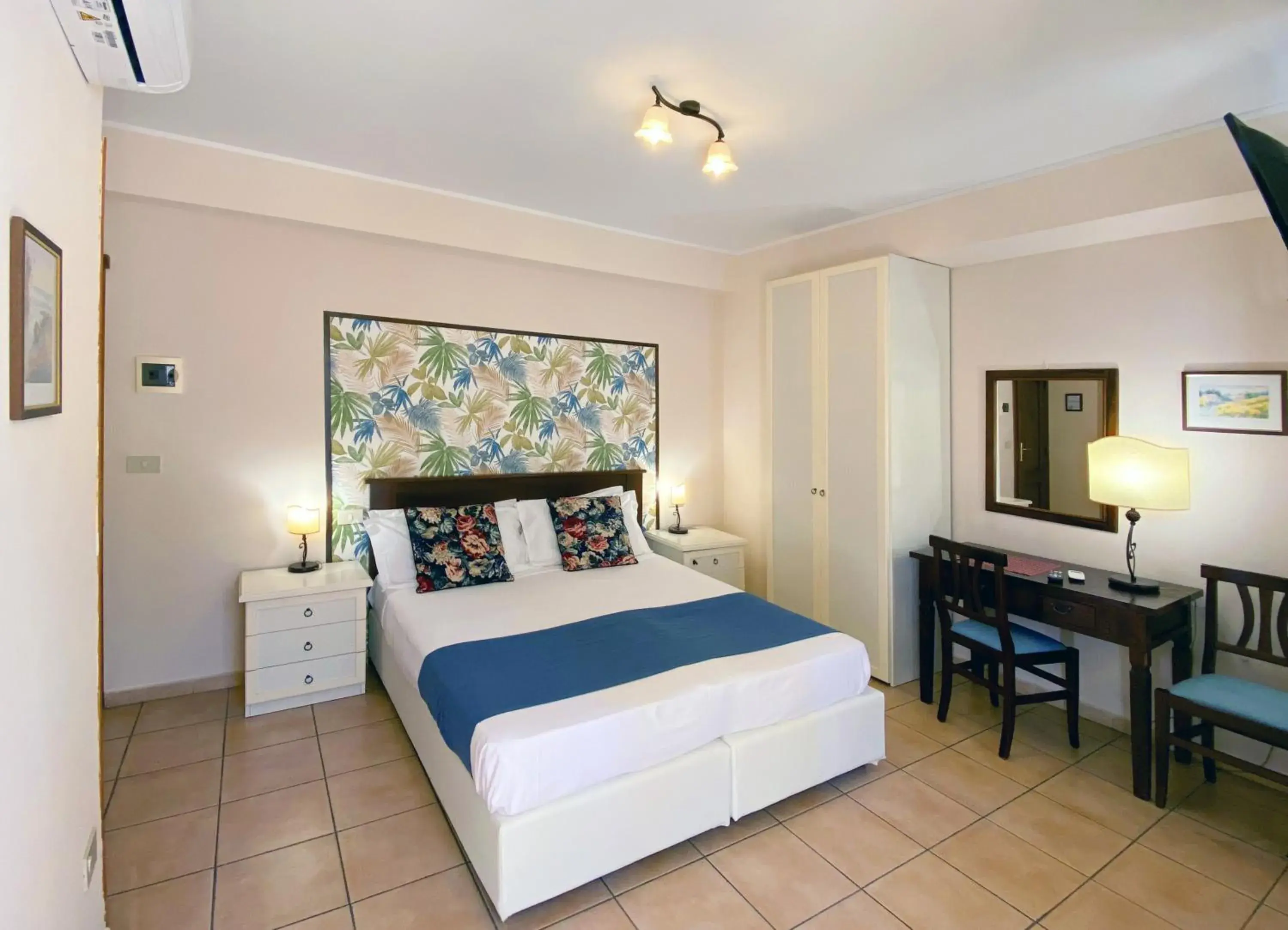 Double Room in Casa Famiani Bed & Breakfast Double Room in Casa Famiani Bed & Breakfast