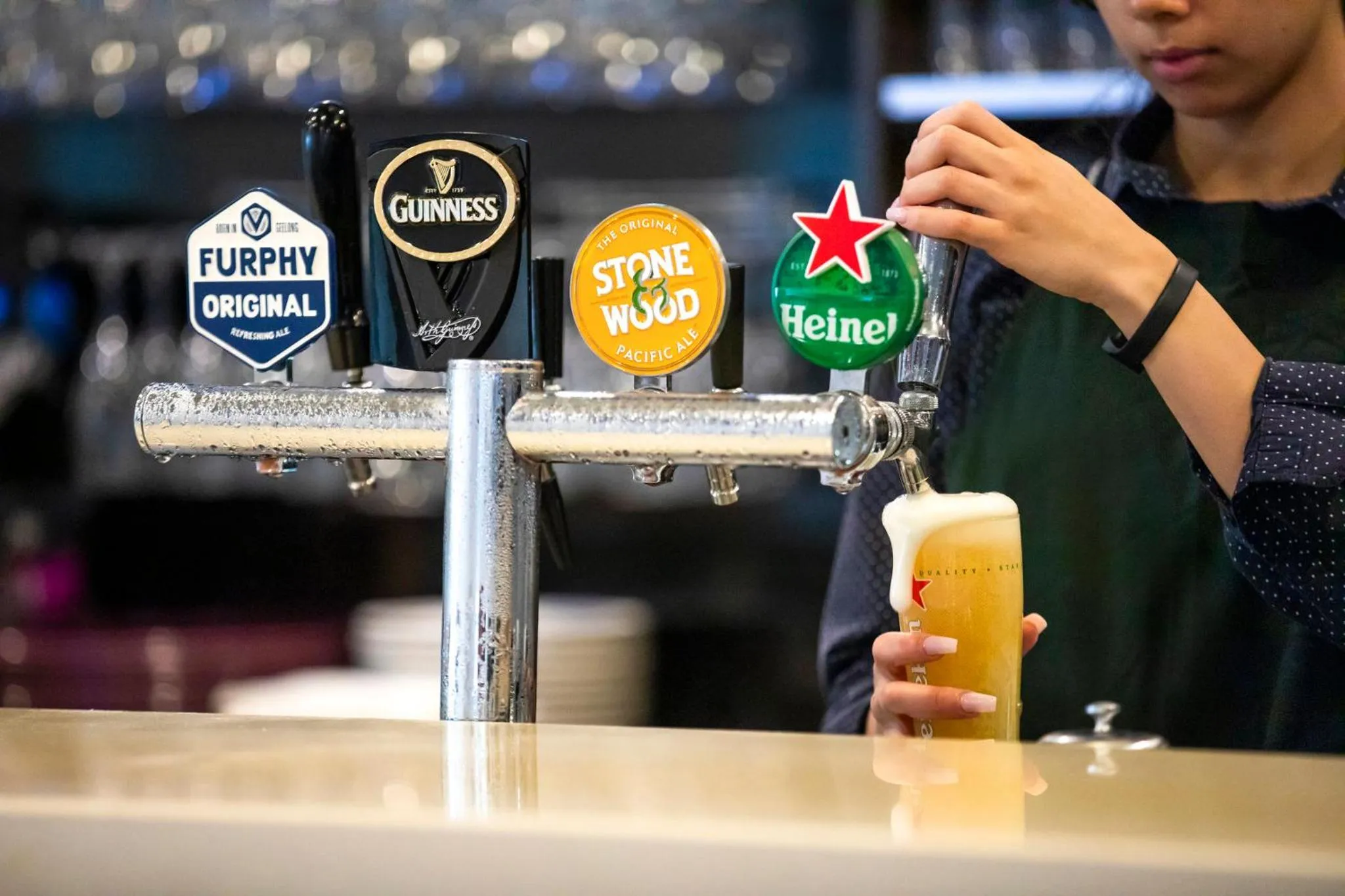 Lounge or bar in Holiday Inn Melbourne Airport by IHG