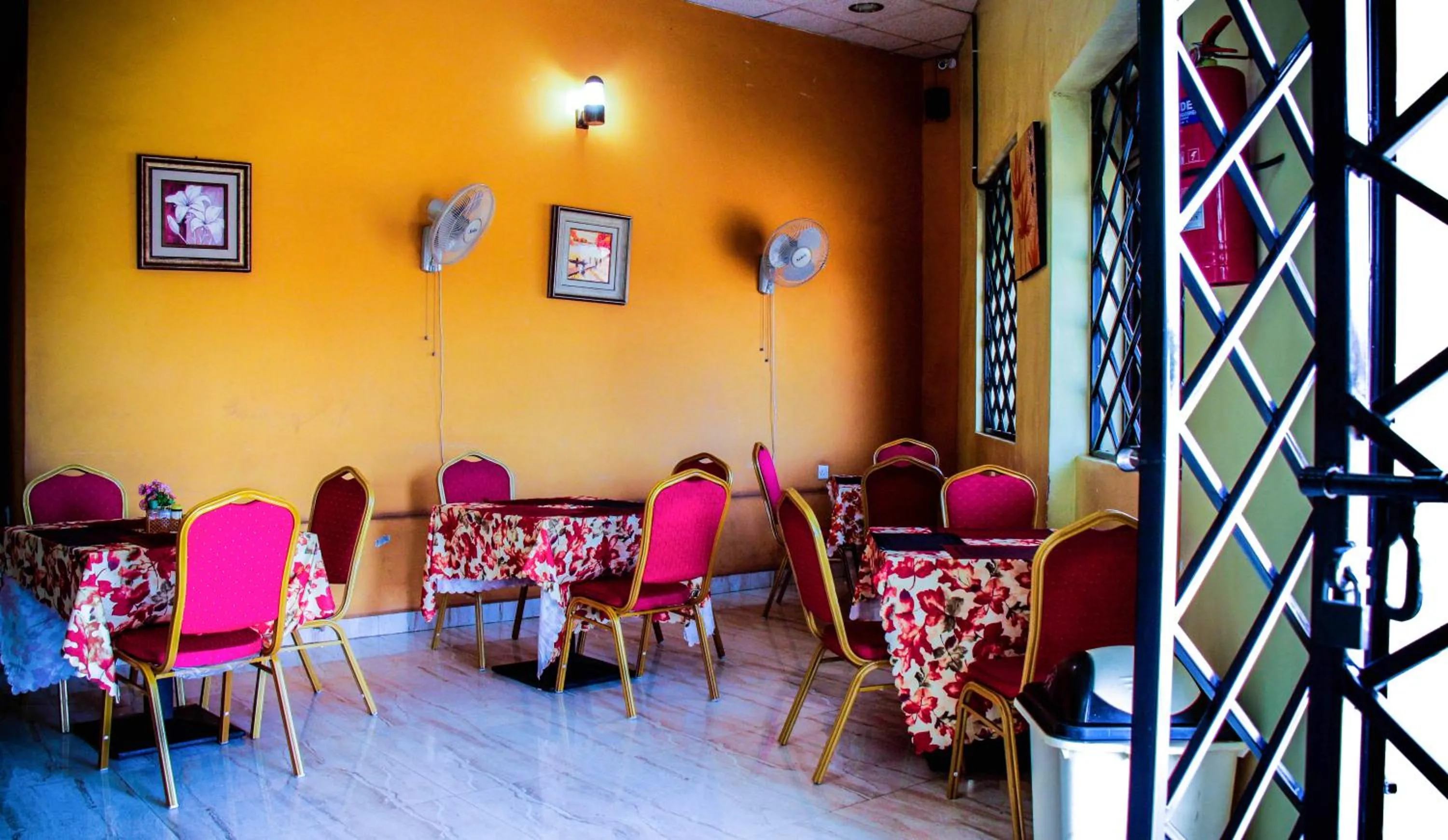 Restaurant/places to eat in Mbale Travellers Inn