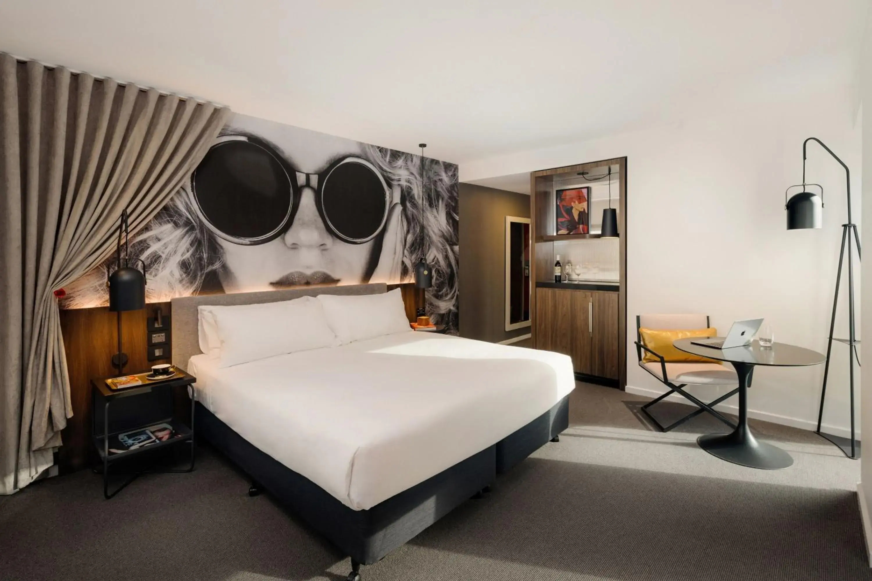 Corner King Room in Hotel Indigo Melbourne on Flinders by IHG Corner King Room in Hotel Indigo Melbourne on Flinders by IHG
