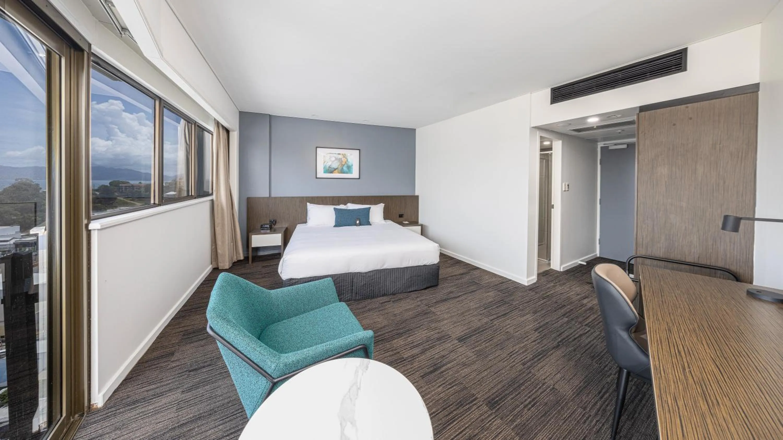 Bed in Hotel Grand Chancellor Townsville