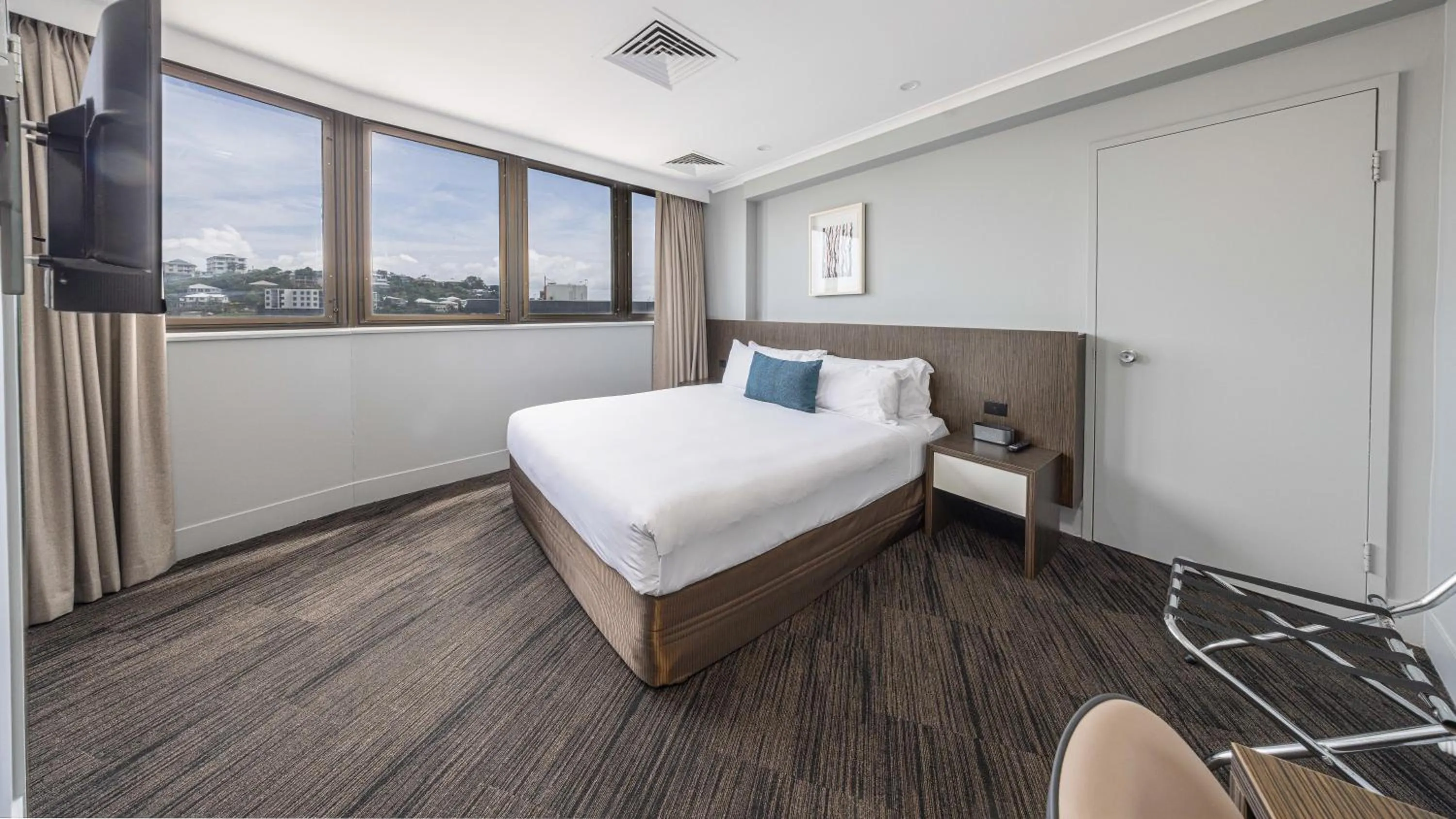 Bed in Hotel Grand Chancellor Townsville