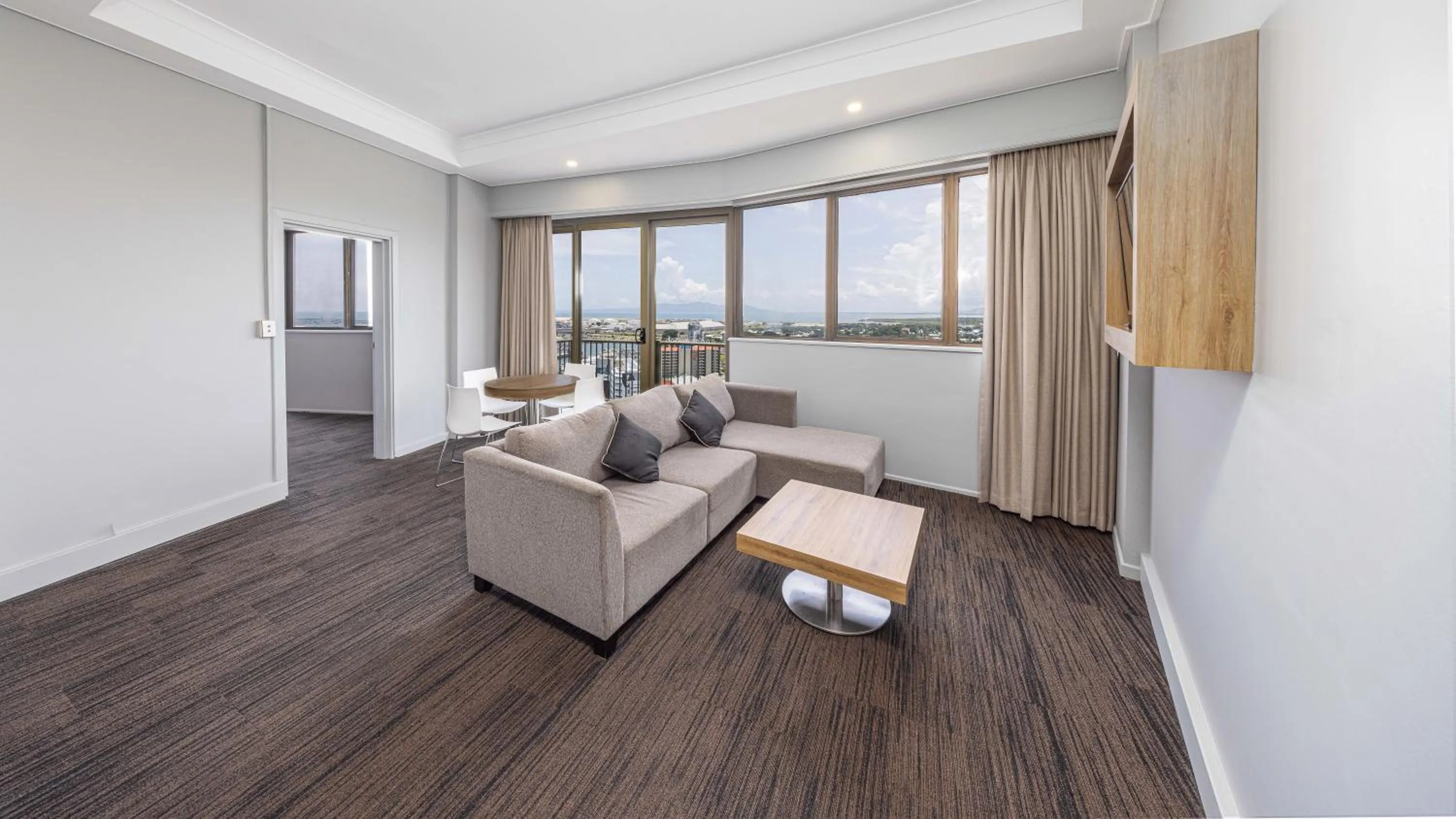 Living room in Hotel Grand Chancellor Townsville