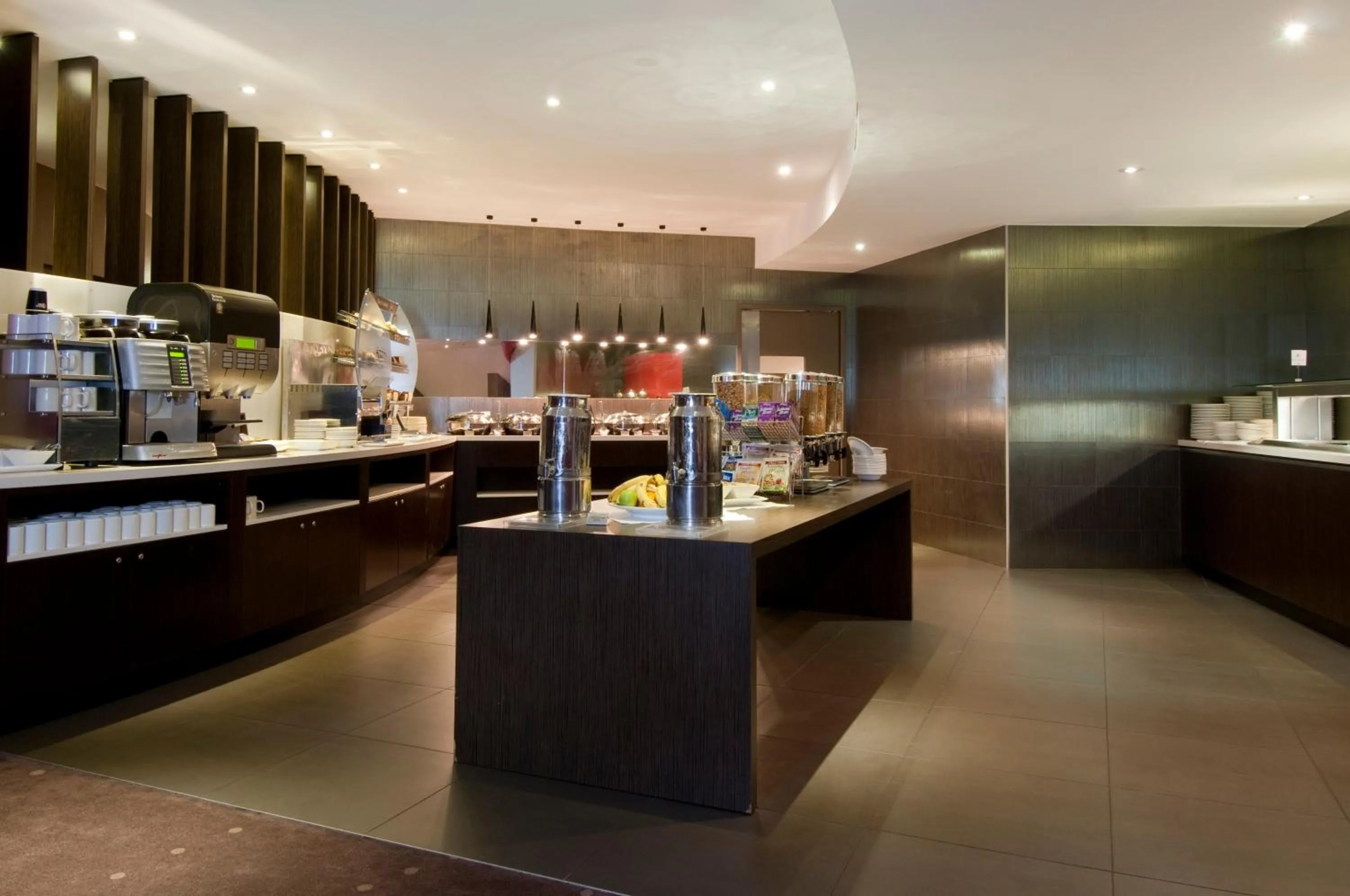 Restaurant/places to eat in Hotel Grand Chancellor Townsville
