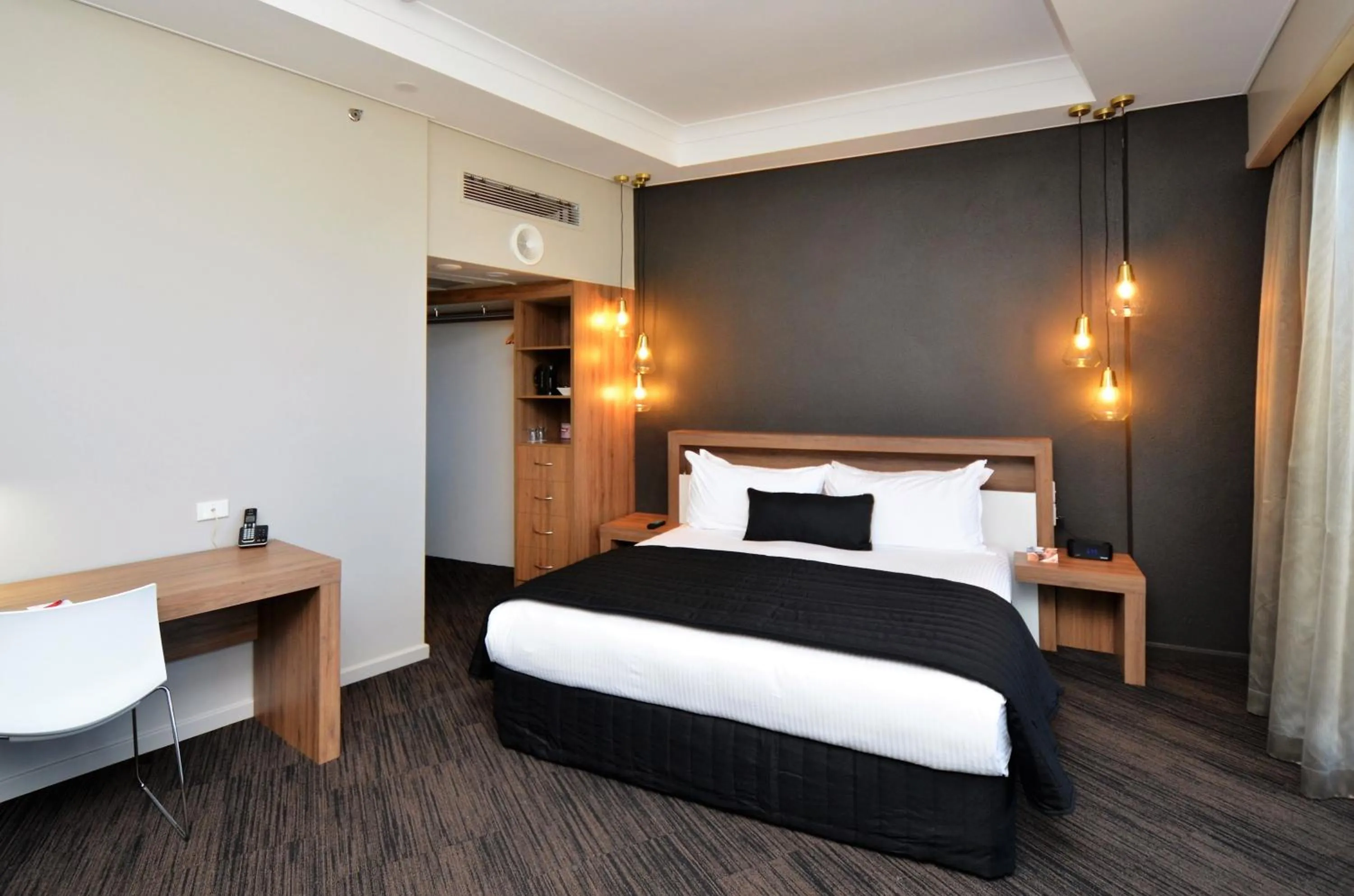 Bedroom, Bed in Hotel Grand Chancellor Townsville
