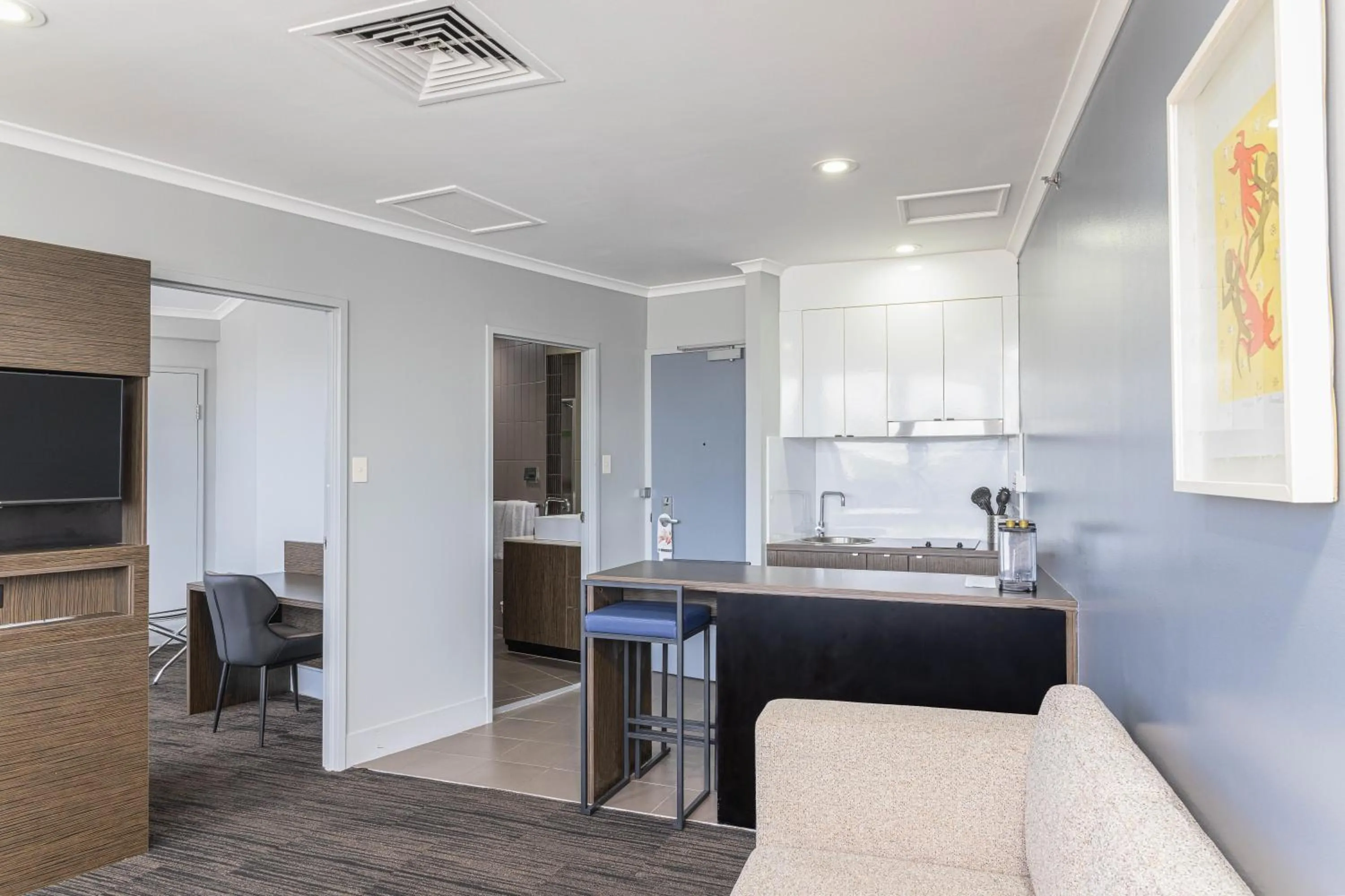 Kitchen or kitchenette in Hotel Grand Chancellor Townsville