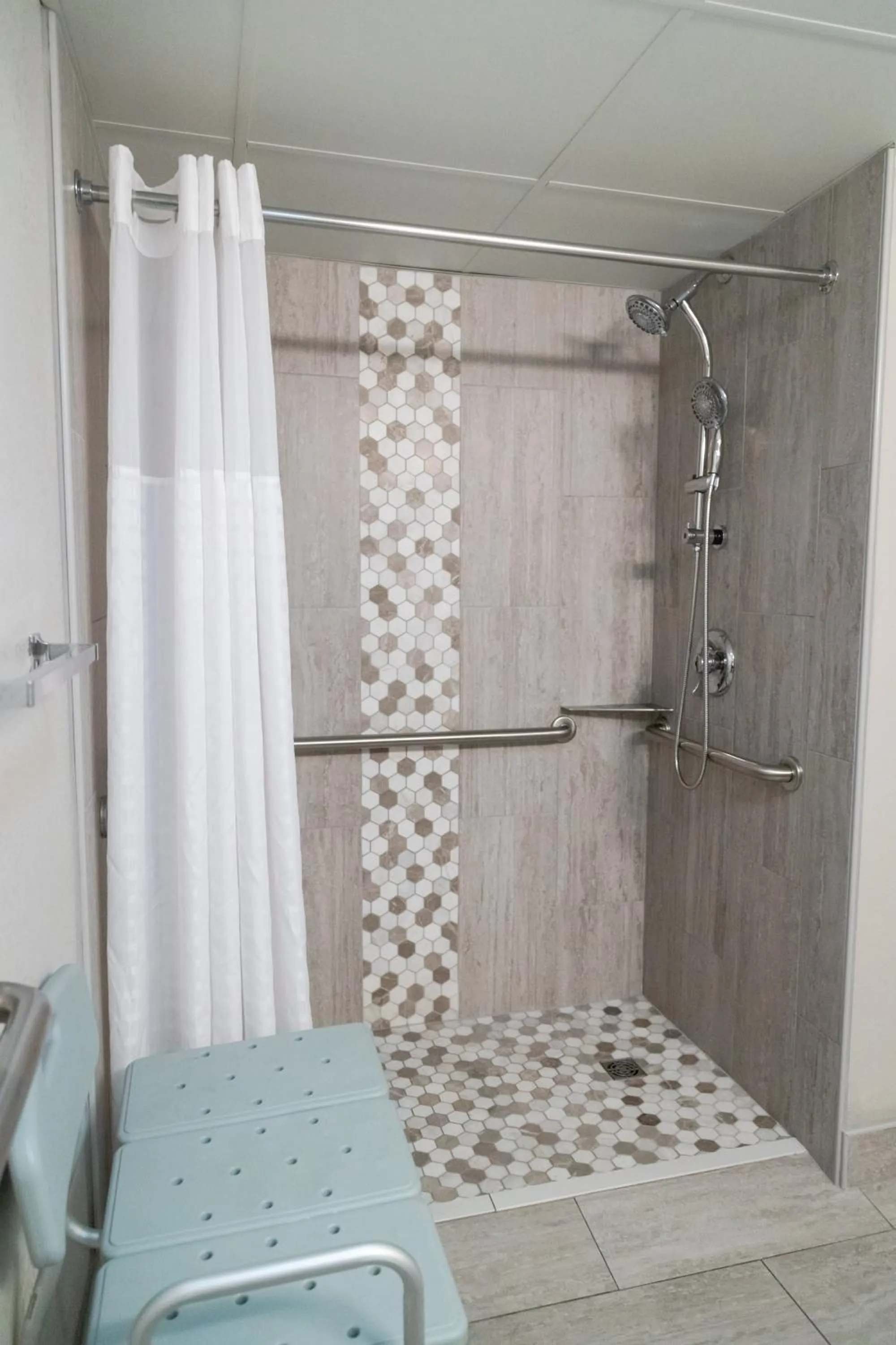 Shower in Twin Mountain Inn & Suites
