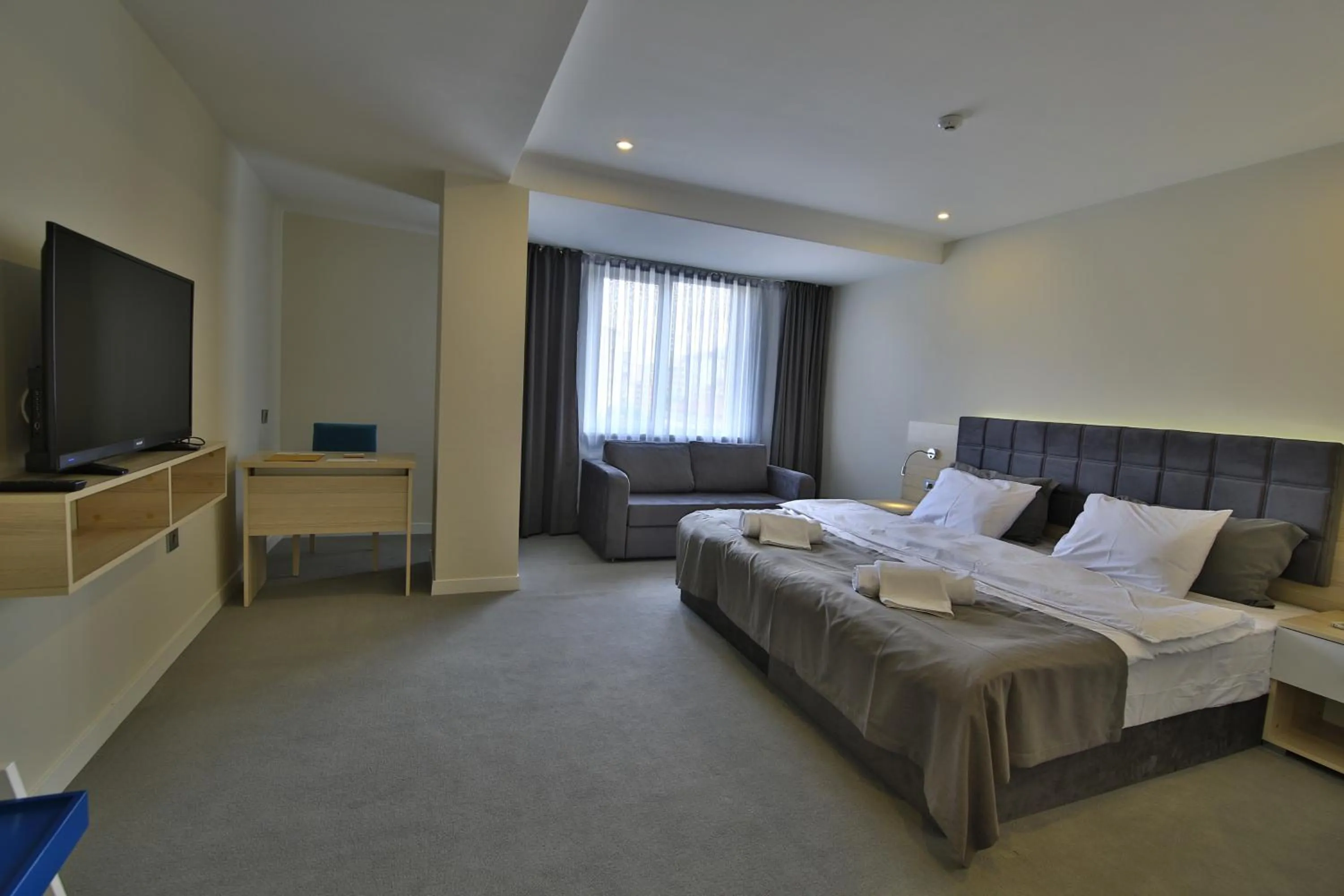 Seating area, Bed in leto city hotel