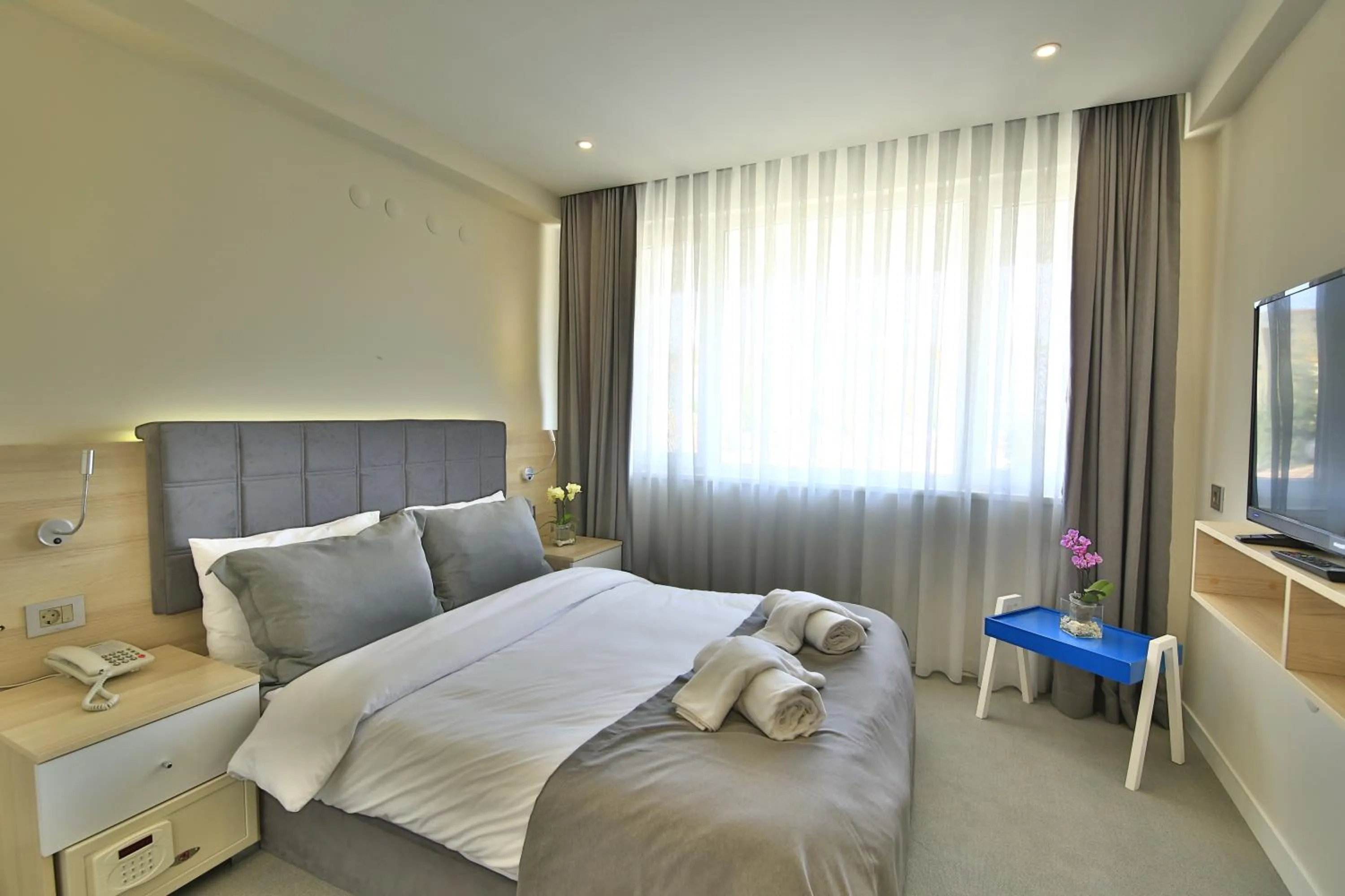 Day, Bed in leto city hotel