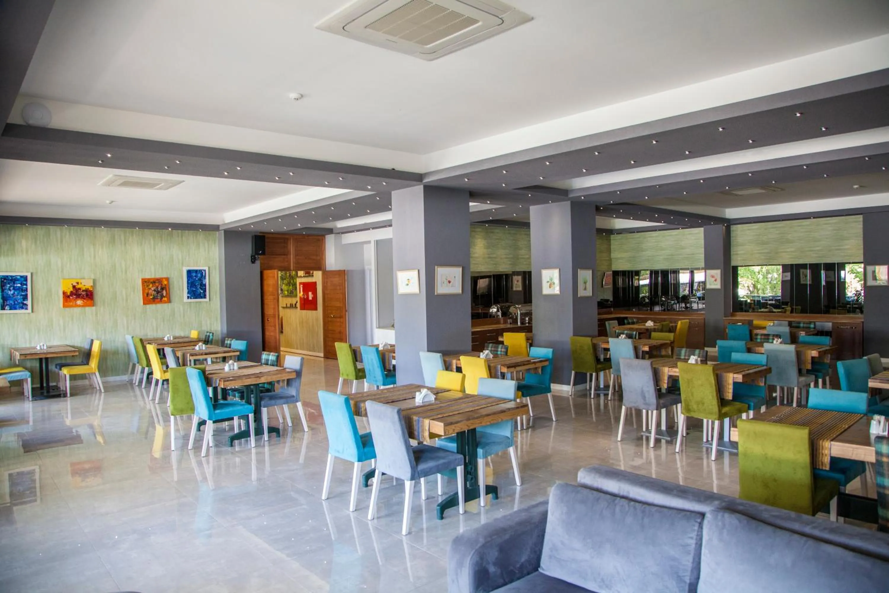 Restaurant/places to eat in leto city hotel