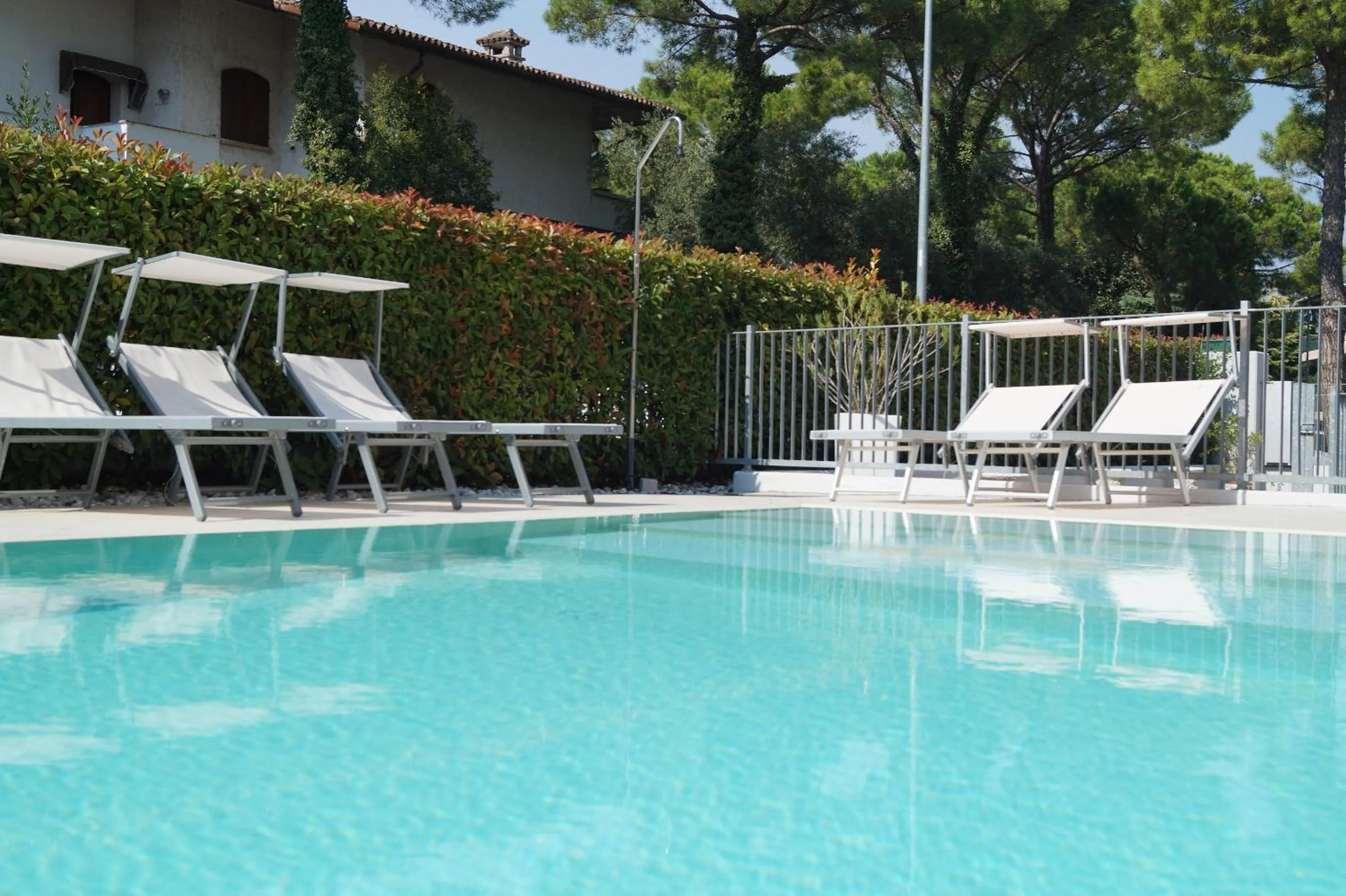 Swimming pool in Sirmione Rosselli Apartments
