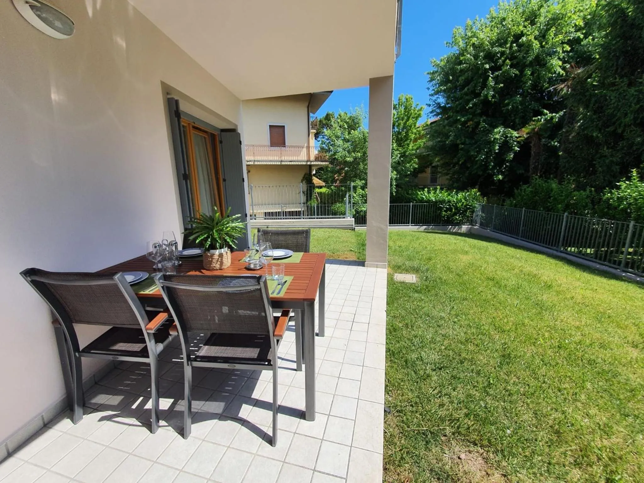 Patio in Sirmione Rosselli Apartments