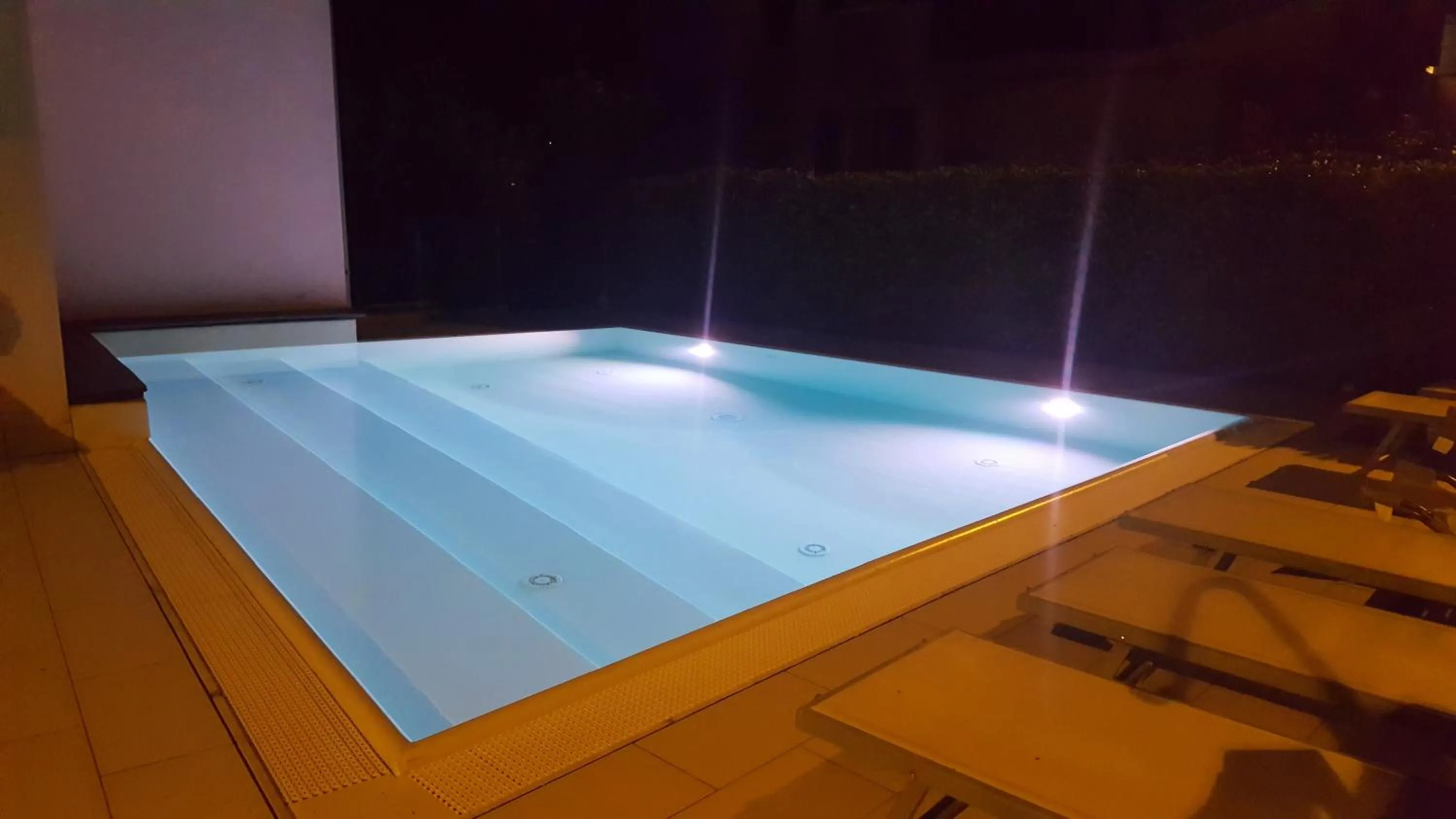 Swimming pool in Sirmione Rosselli Apartments