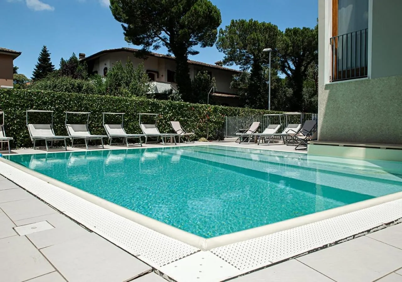 Swimming pool in Sirmione Rosselli Apartments