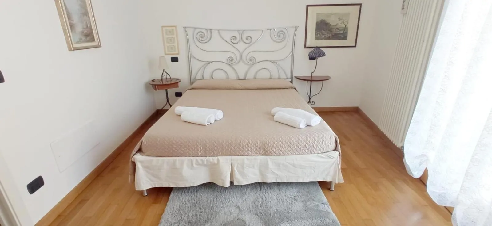 Bedroom, Bed in Sirmione Rosselli Apartments