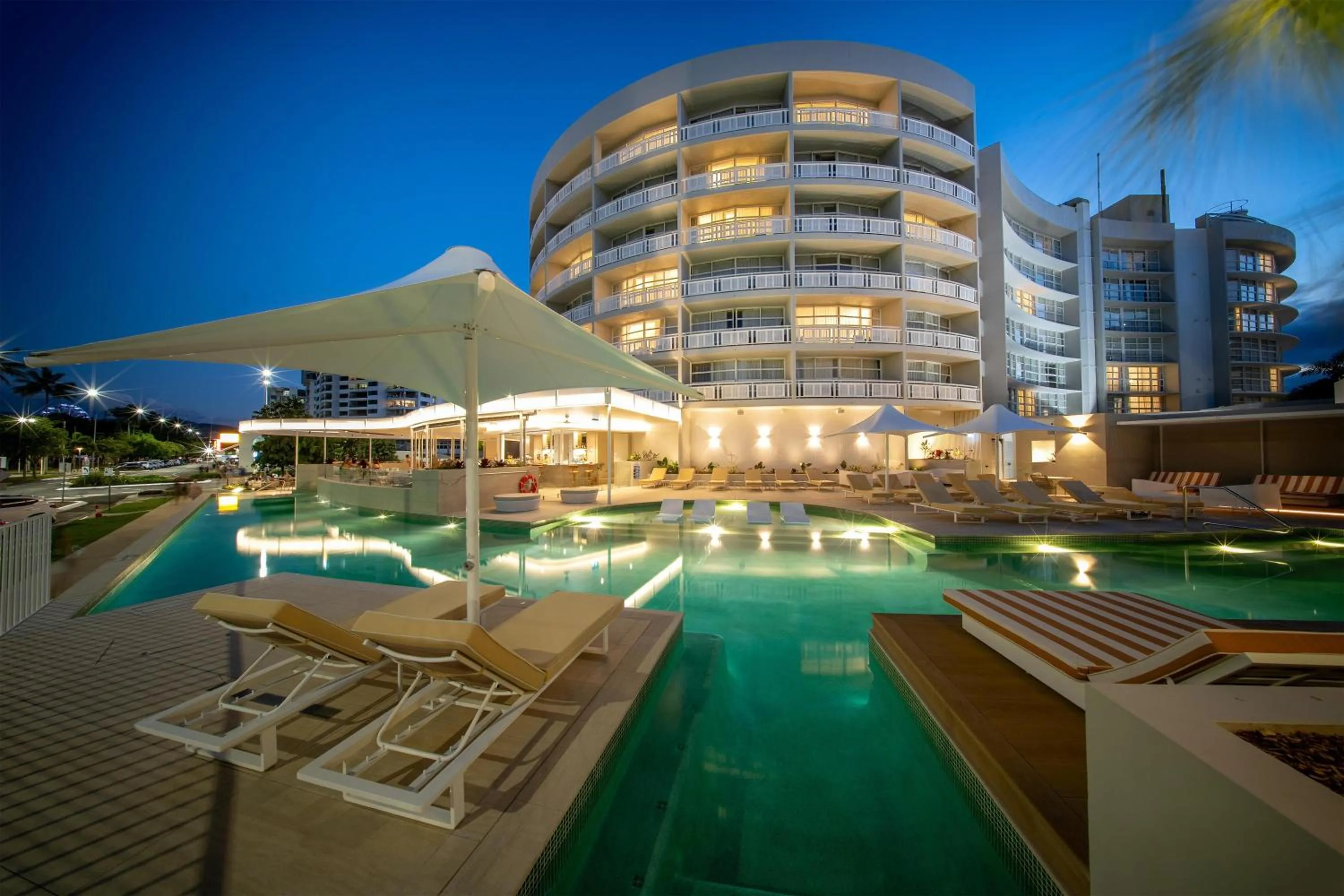 Property building in DoubleTree by Hilton Cairns