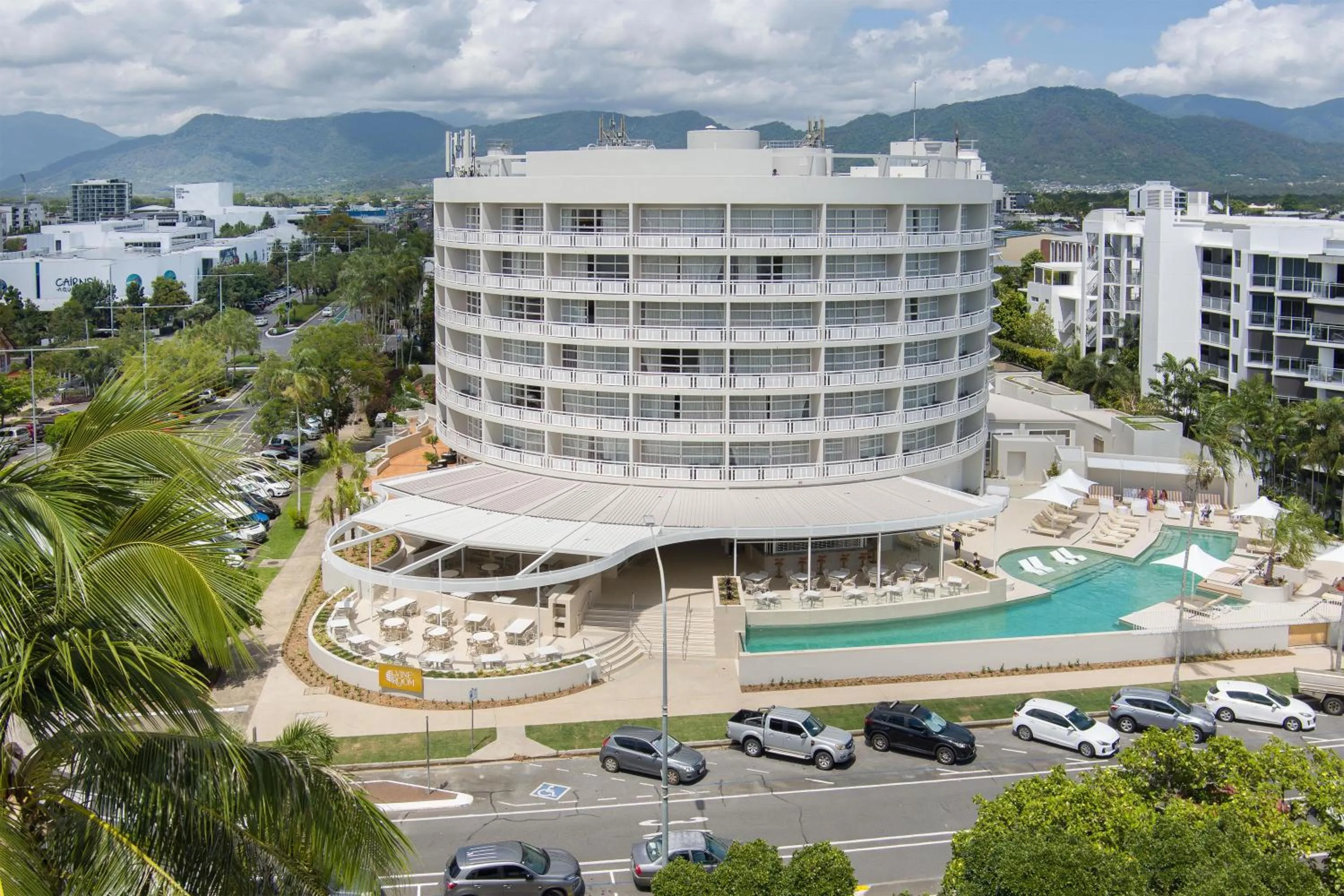 Property building in DoubleTree by Hilton Cairns