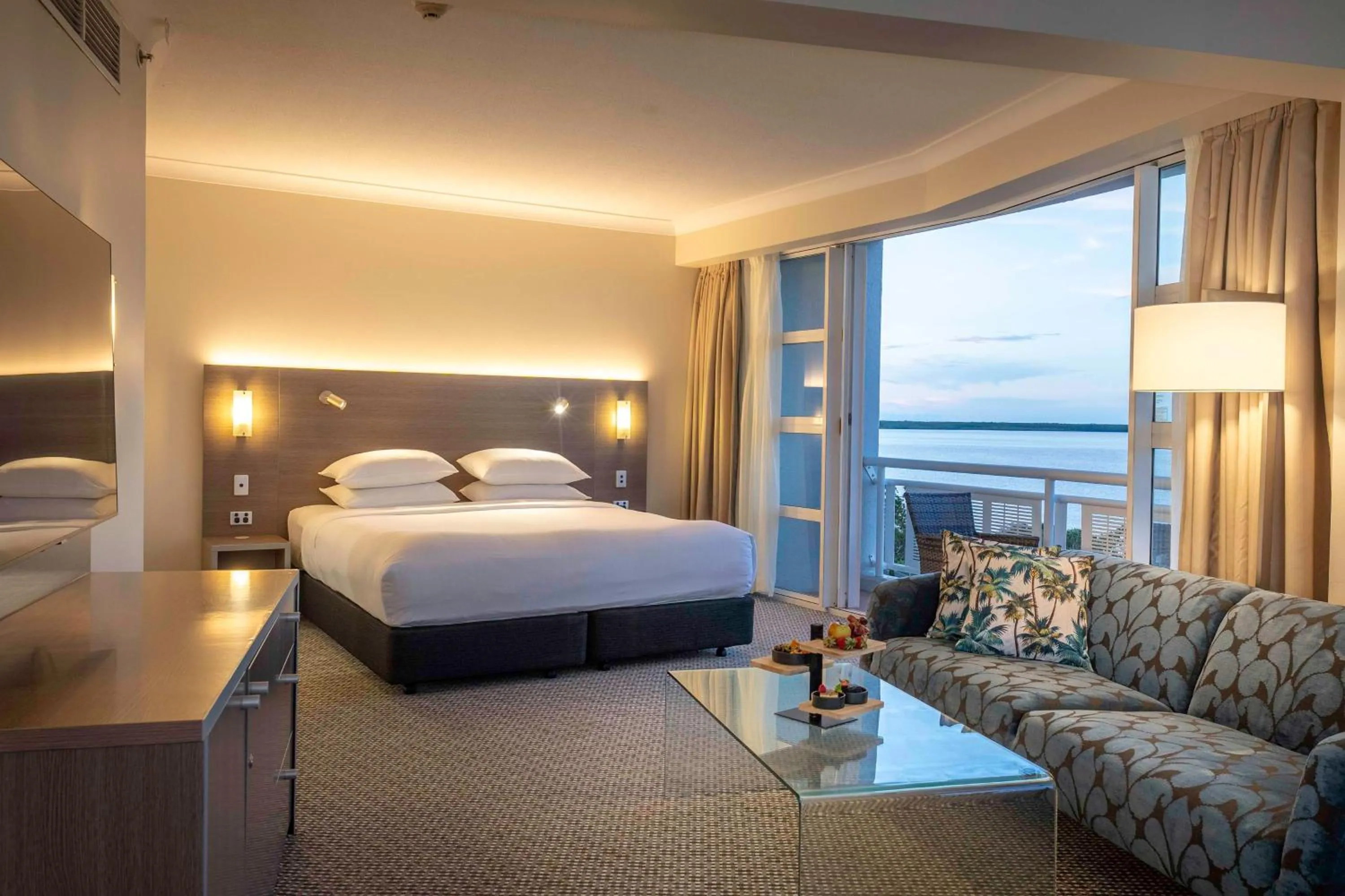 Bed in DoubleTree by Hilton Cairns