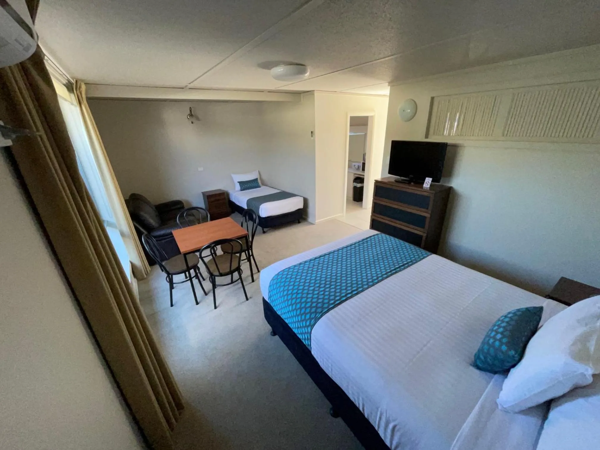 Bed in Jerilderie Motor Inn