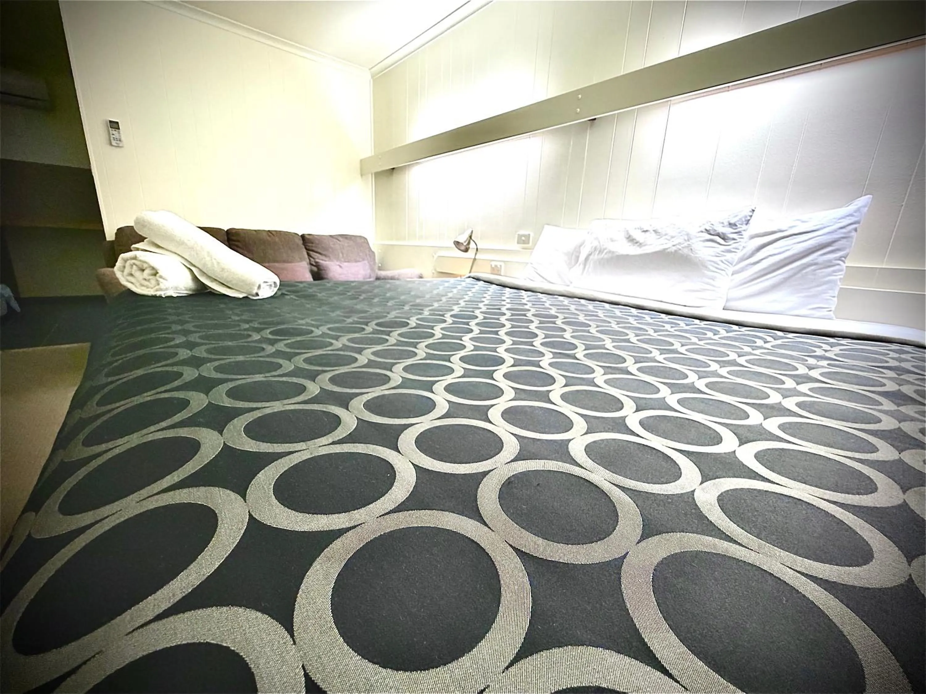 Bed in Jerilderie Motor Inn