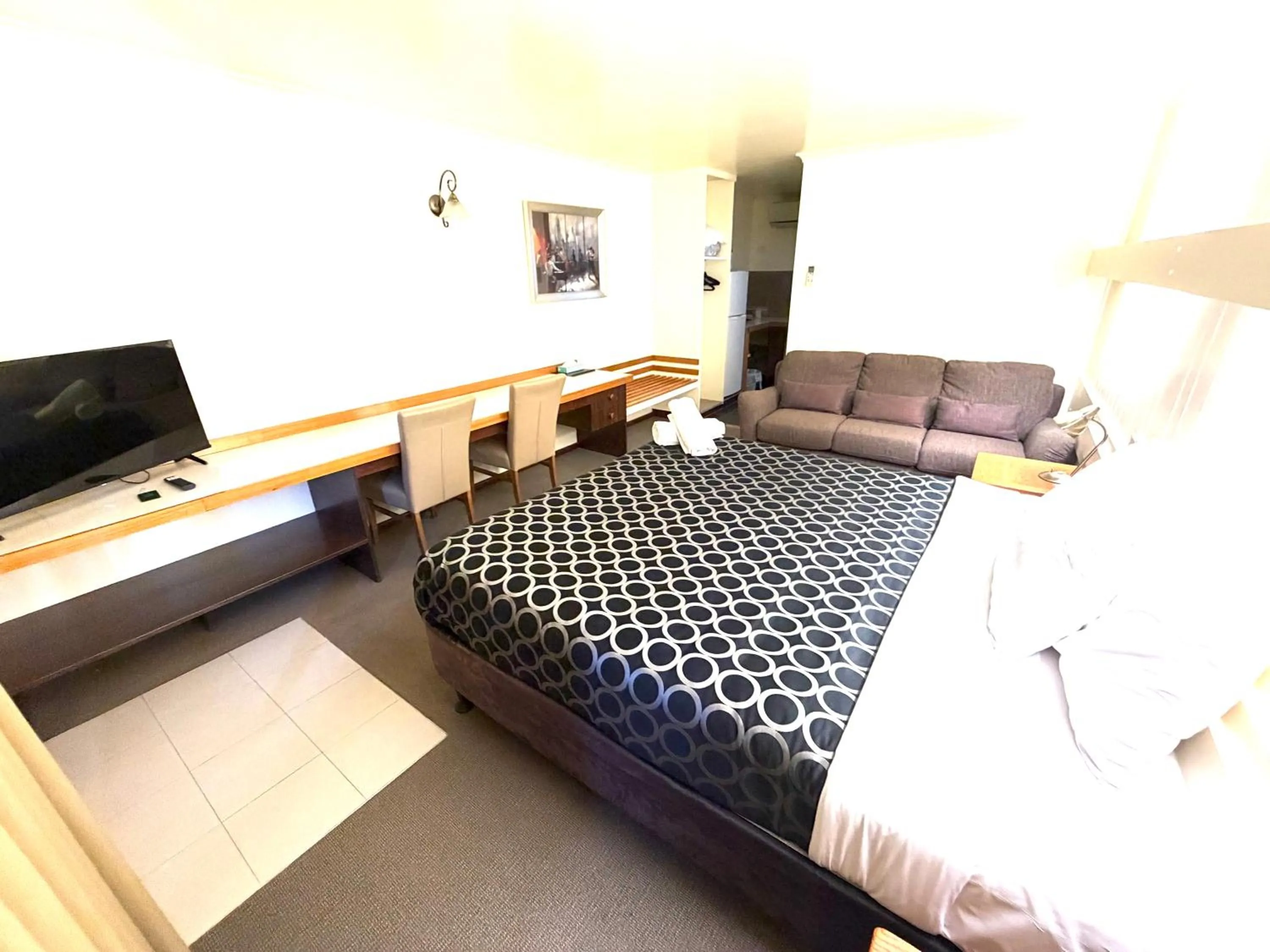 Bed in Jerilderie Motor Inn