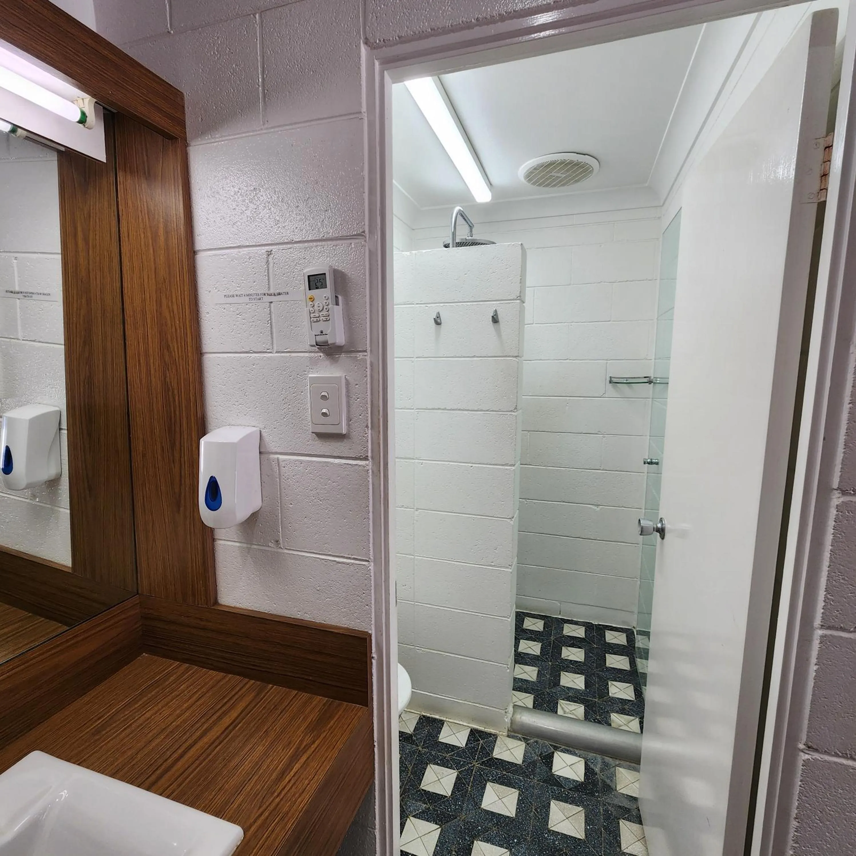 Byer Fountain Motor Inn