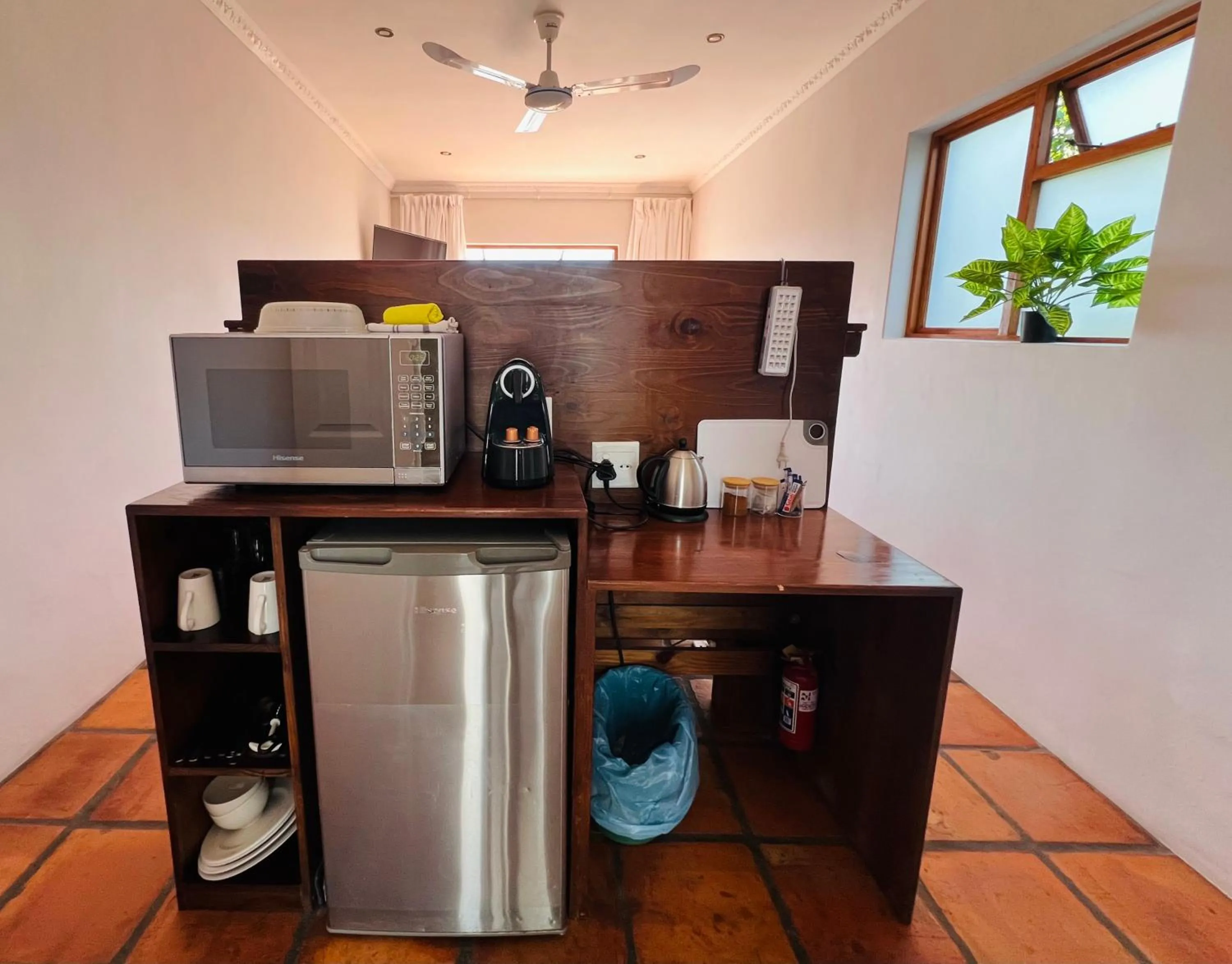 Queen Room with Sea View - single occupancy in Goblin's Inn