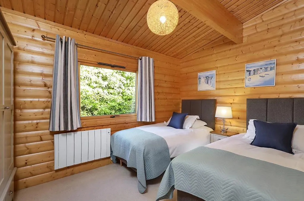 Bed in South Winchester Lodges
