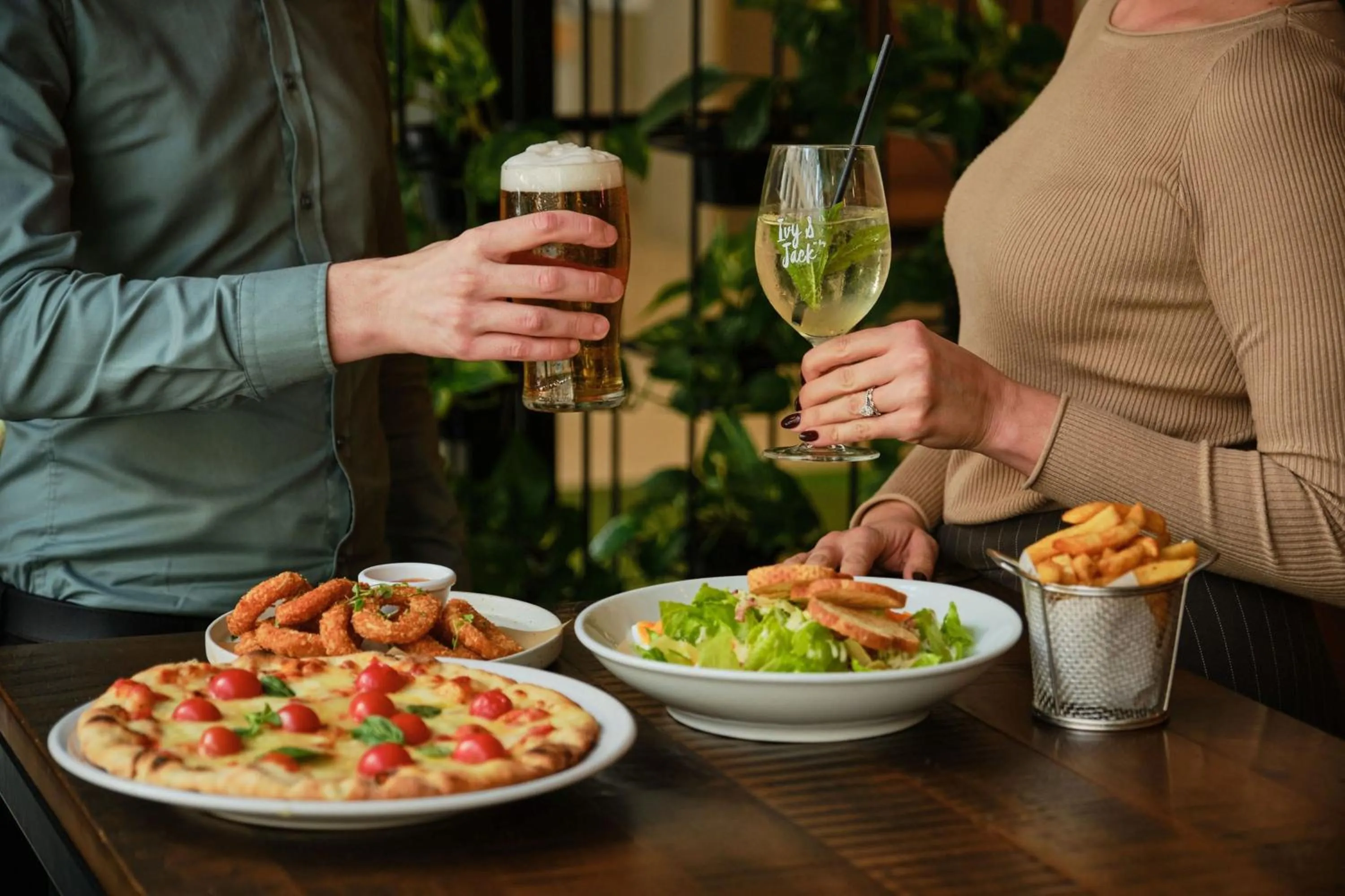 Restaurant/places to eat in Holiday Inn Perth City Centre by IHG