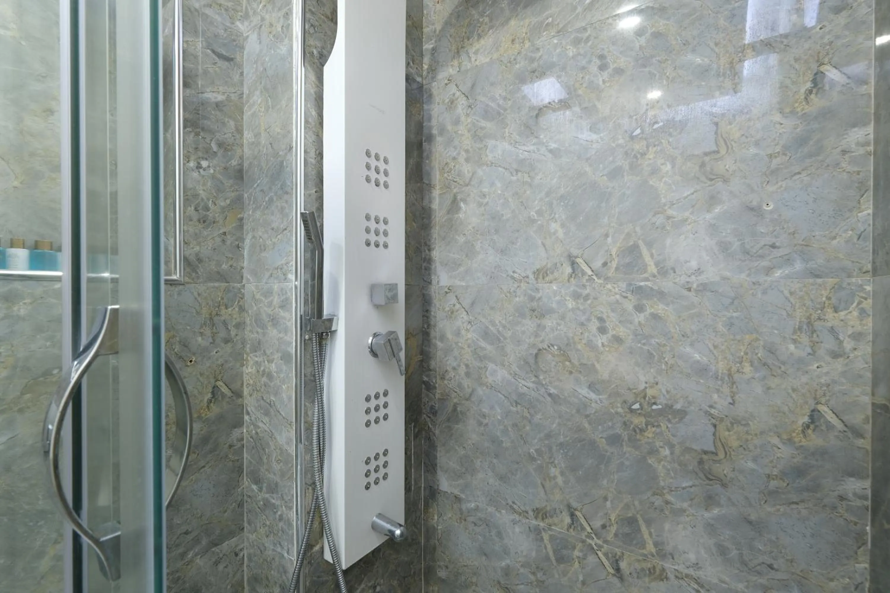 Bathroom in Loren Hotel&Suites