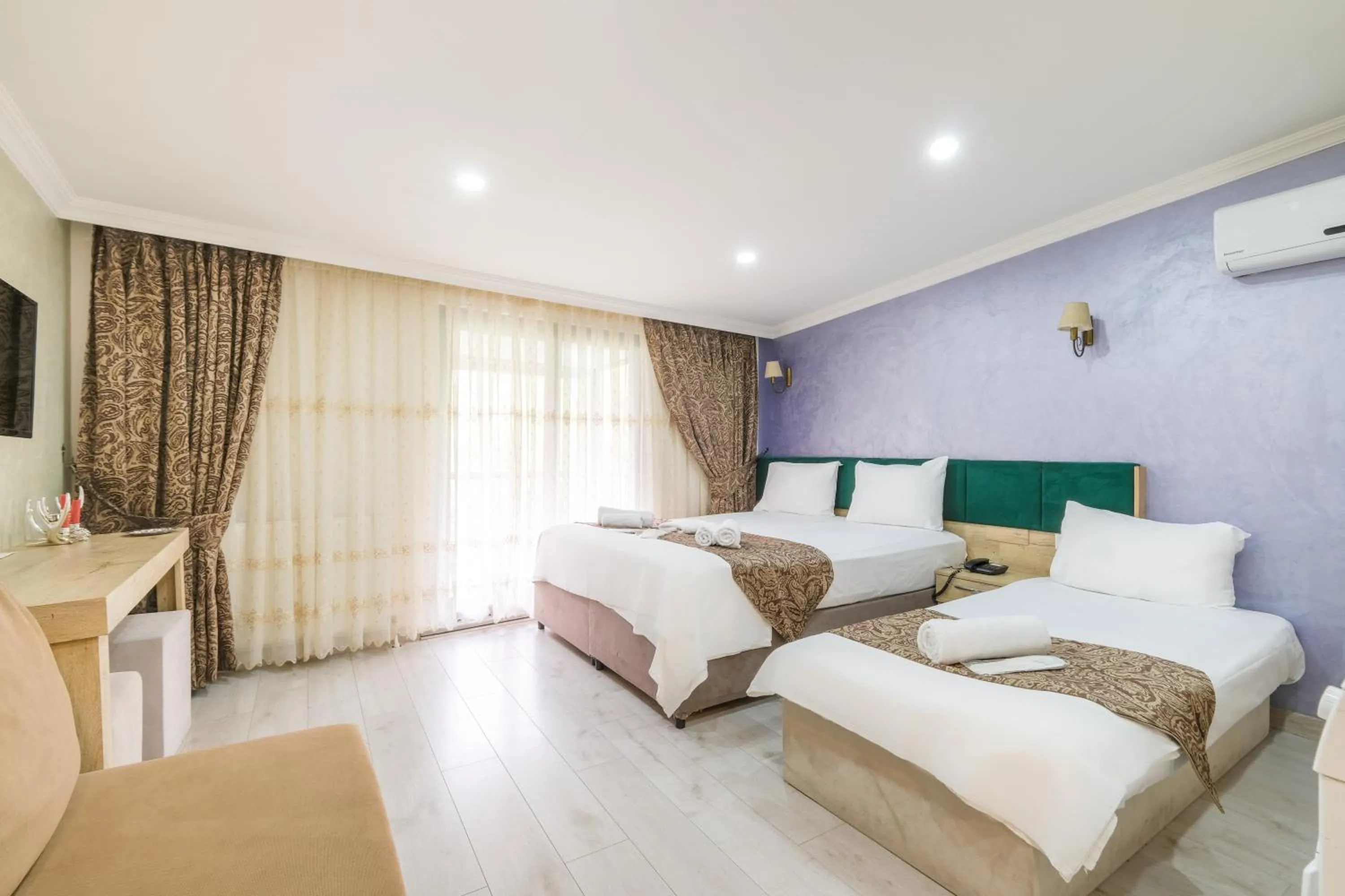 Bed in Loren Hotel&Suites