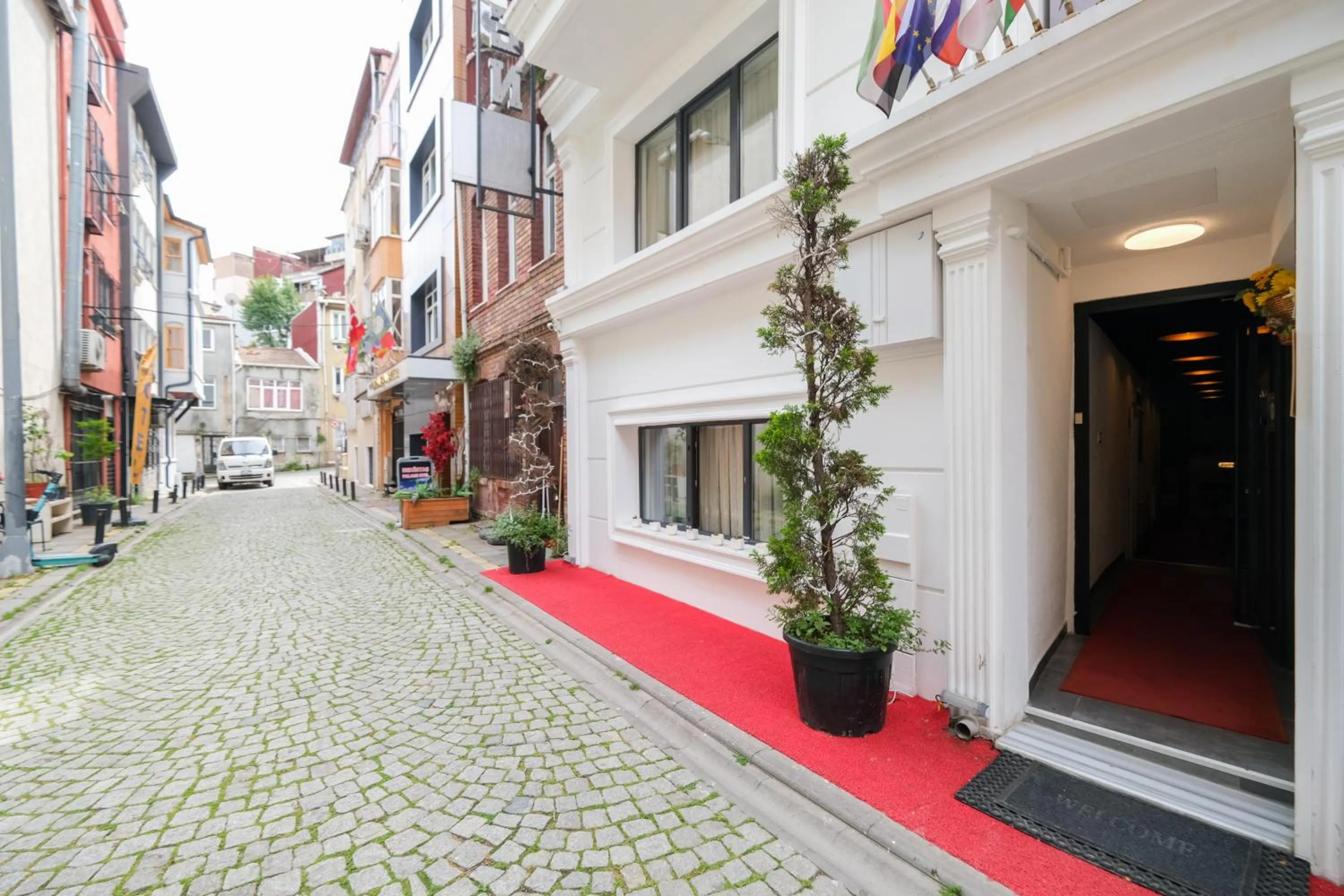 Property building in Loren Hotel&Suites