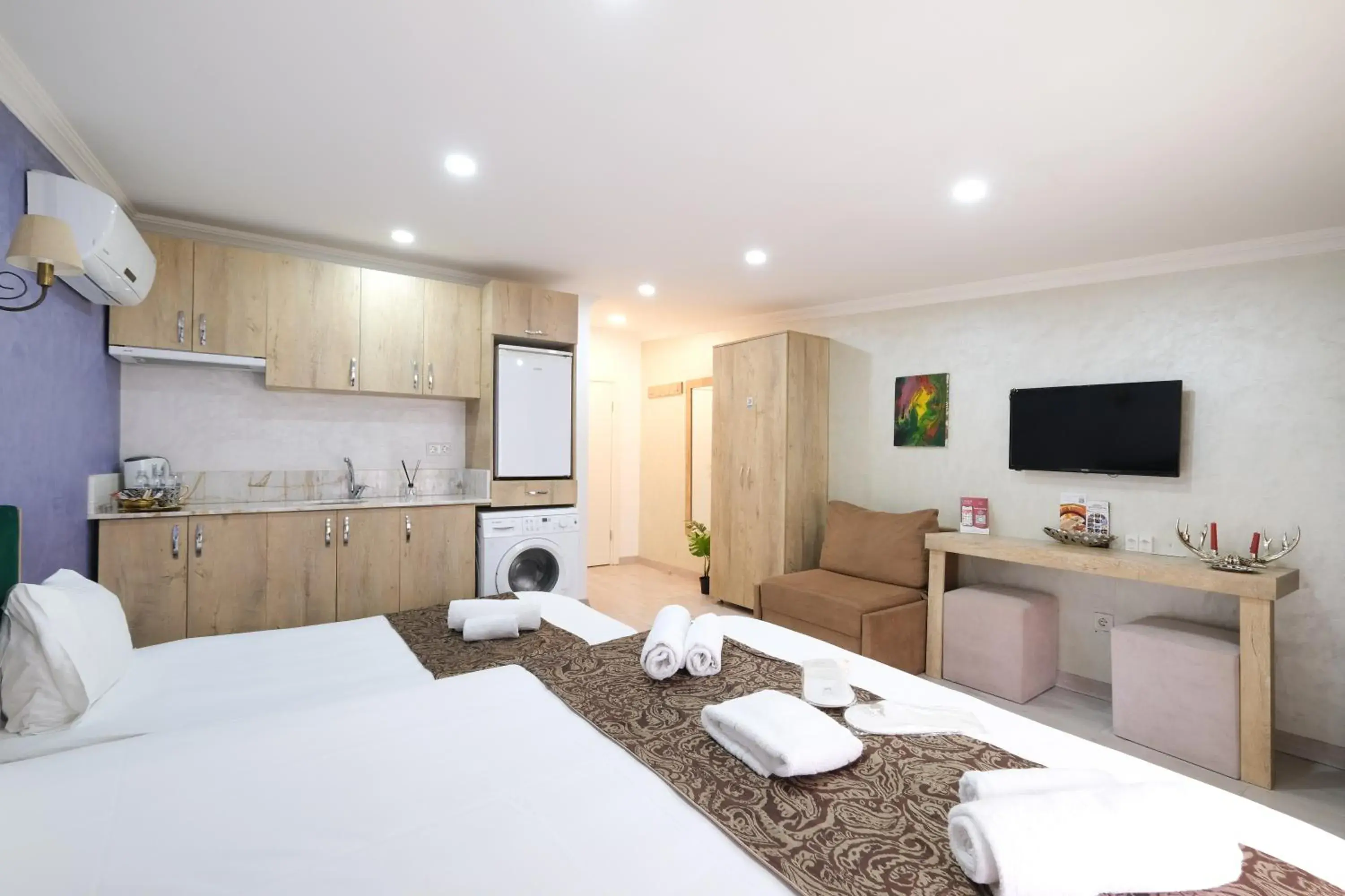 Bed in Loren Hotel&Suites Bed in Loren Hotel&Suites