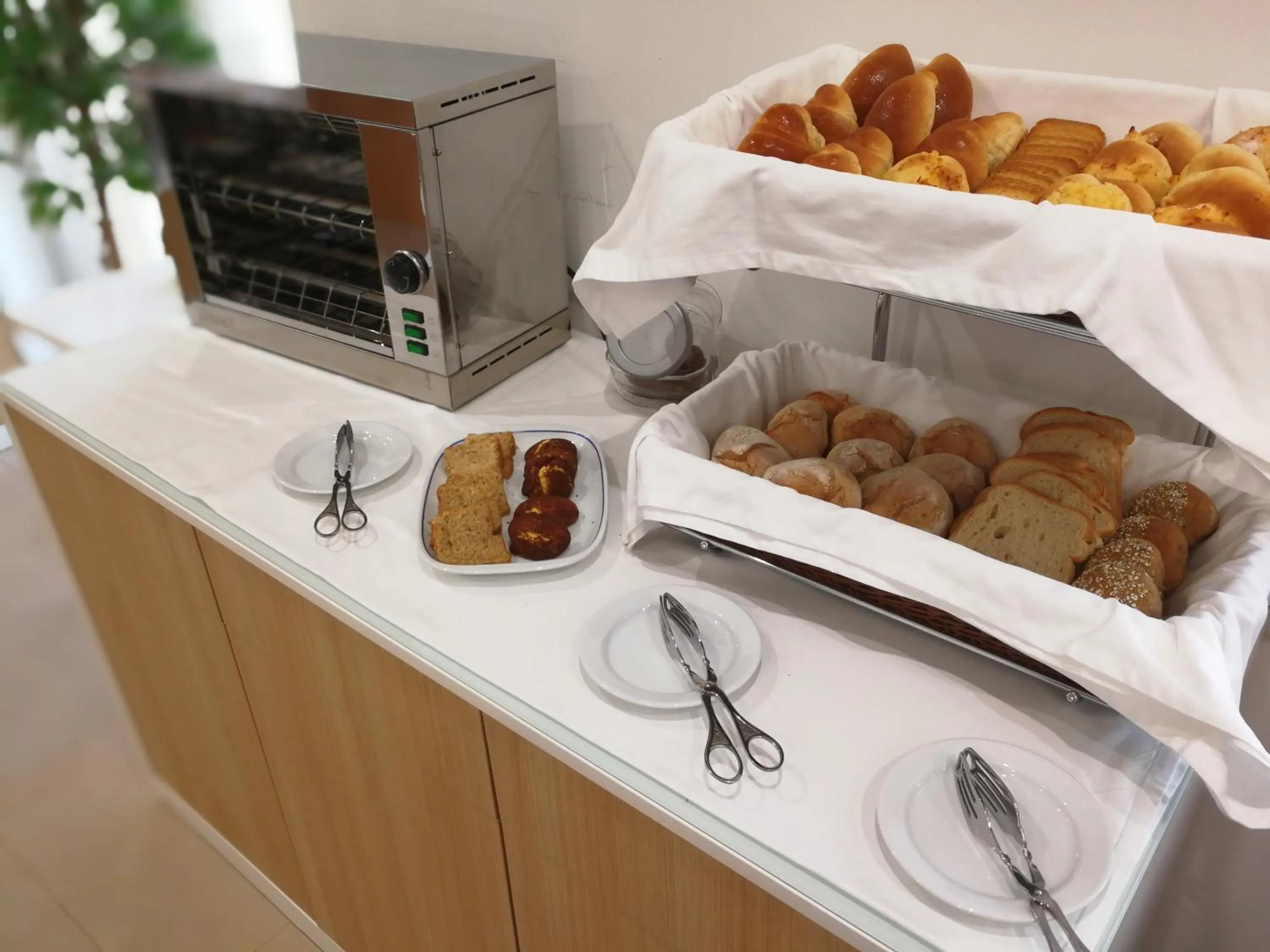 Buffet breakfast in Hotel Canada