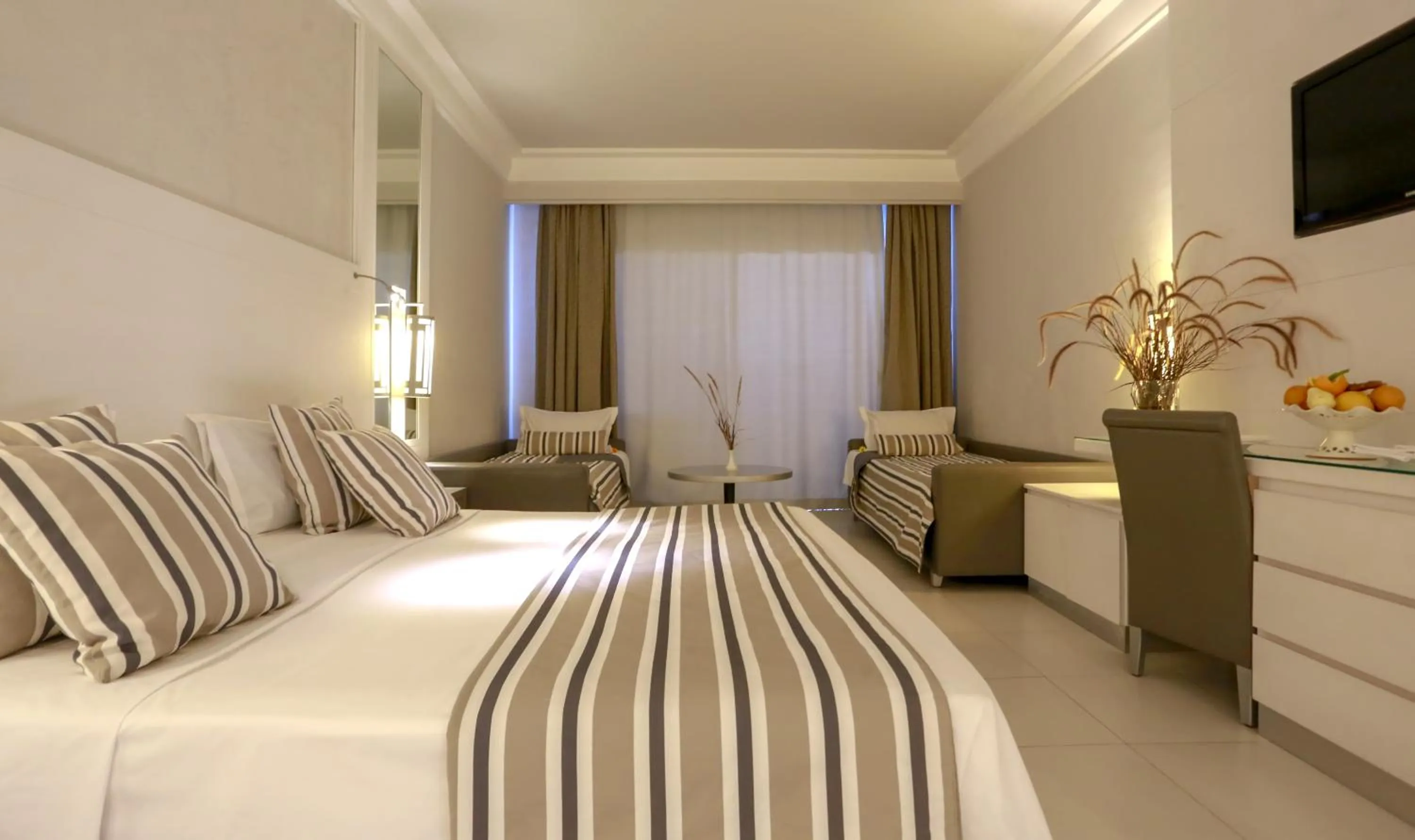 Bed in Djerba Plaza Thalasso & Spa