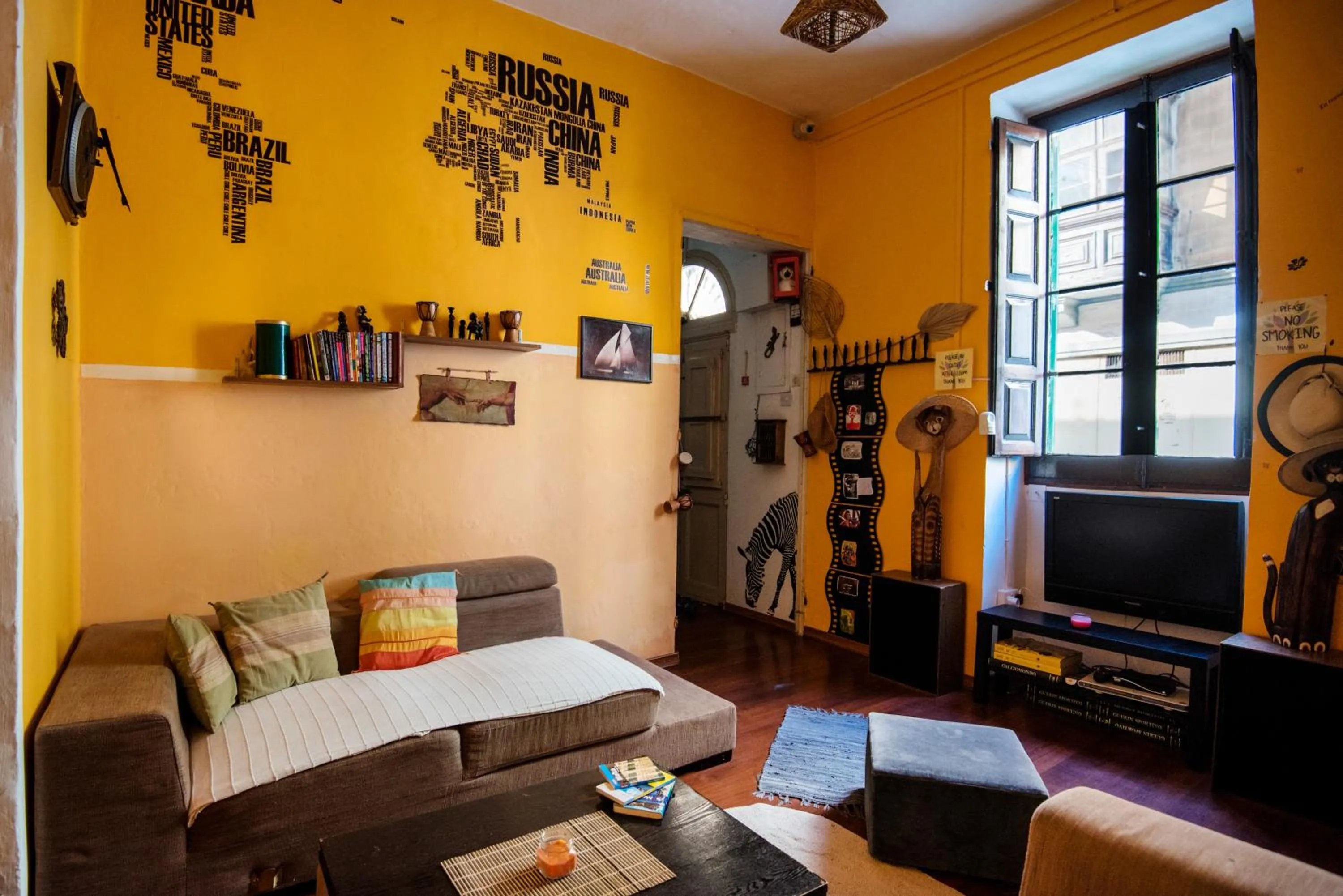 Communal lounge/ TV room in Five Trees