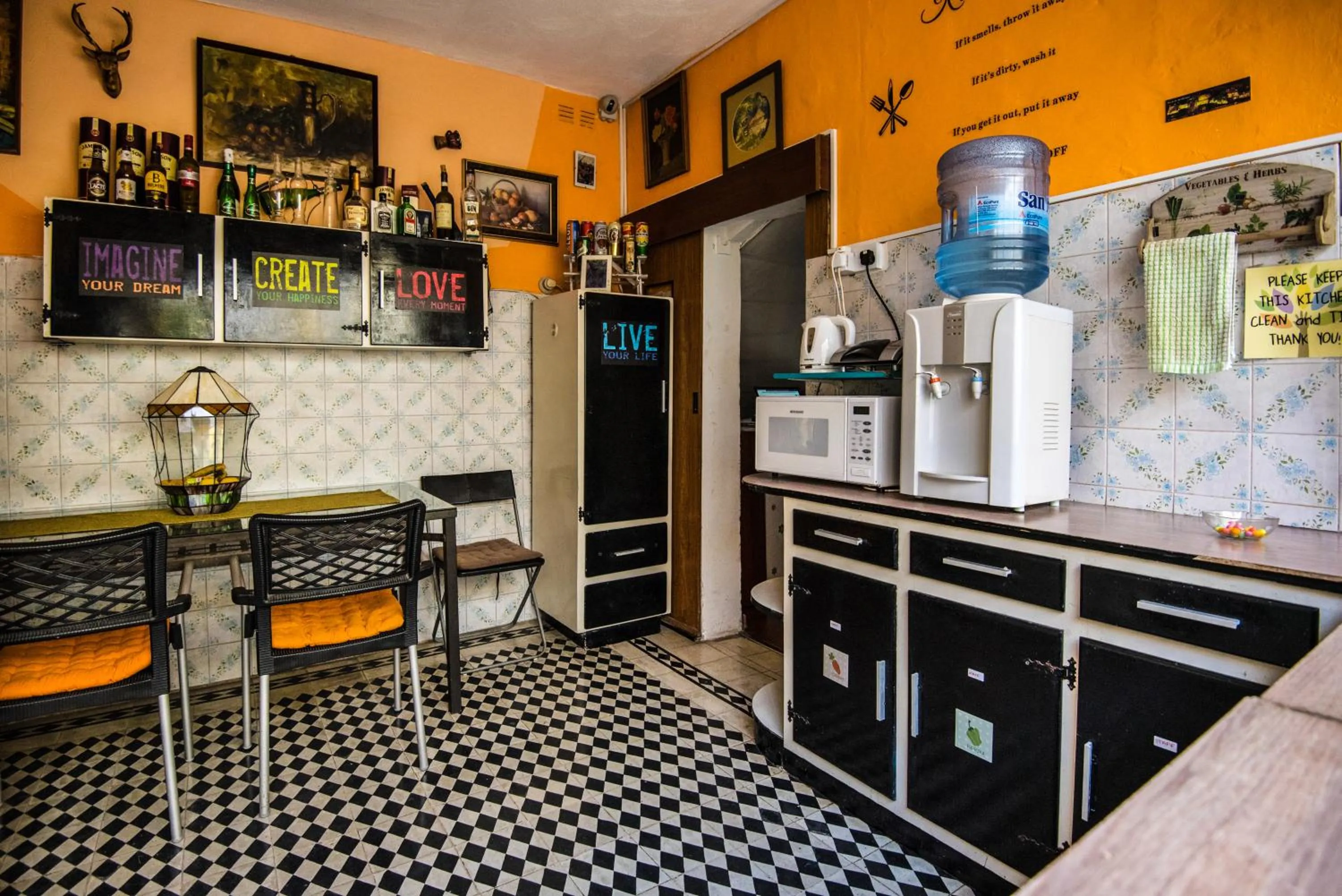 Communal kitchen in Five Trees