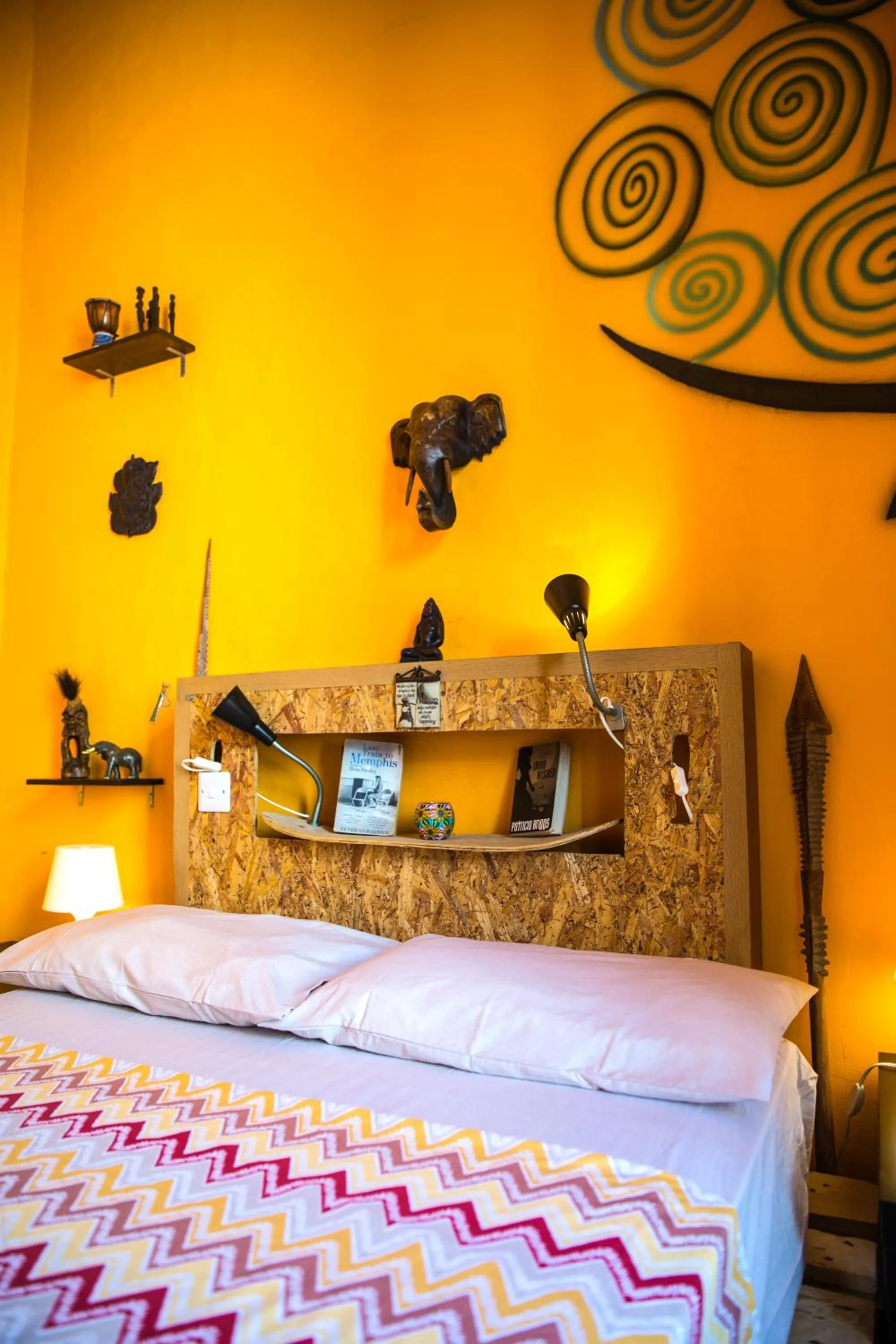 Bedroom, Bed in Five Trees