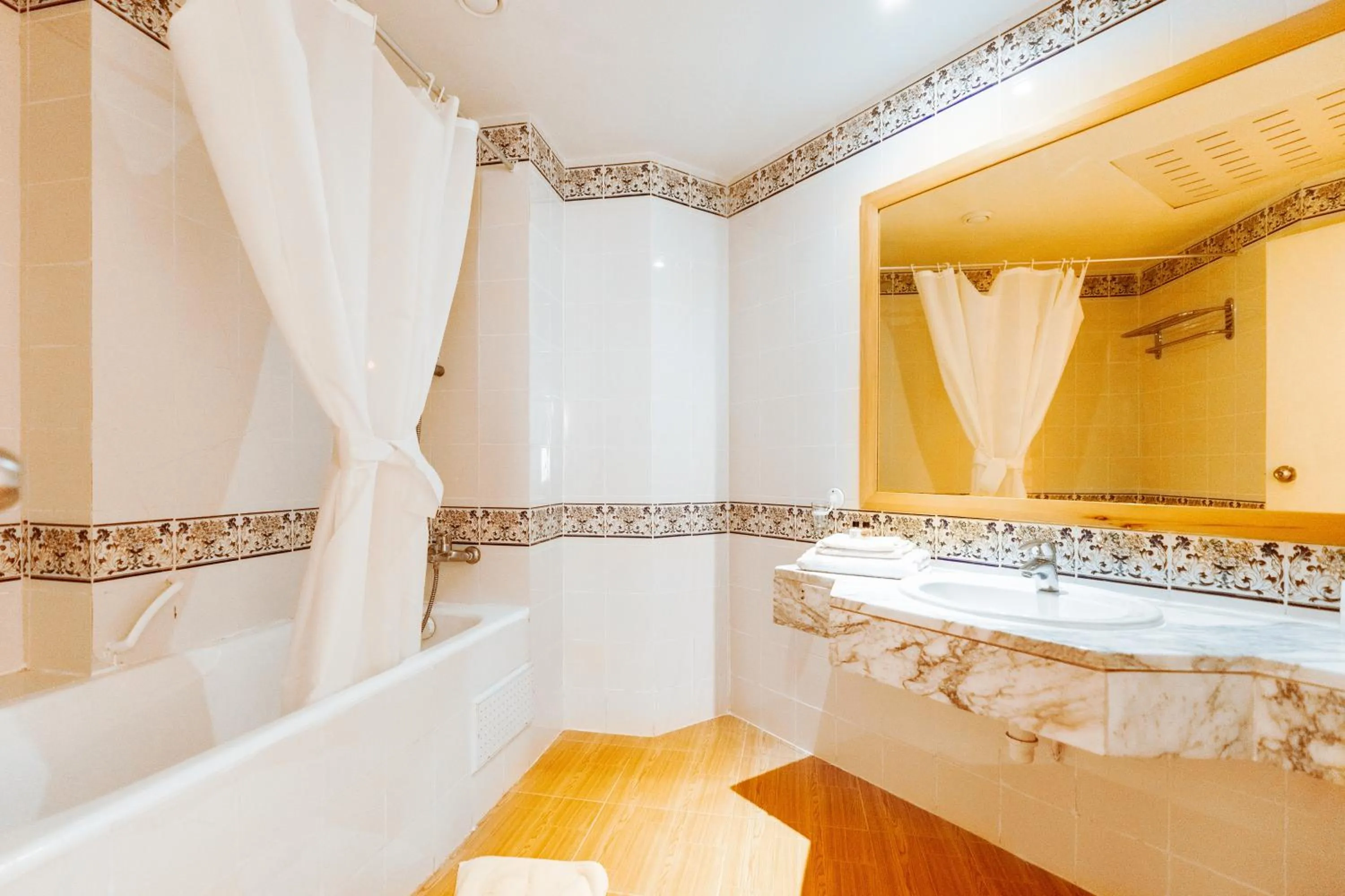 Iris Hotel & Thalasso