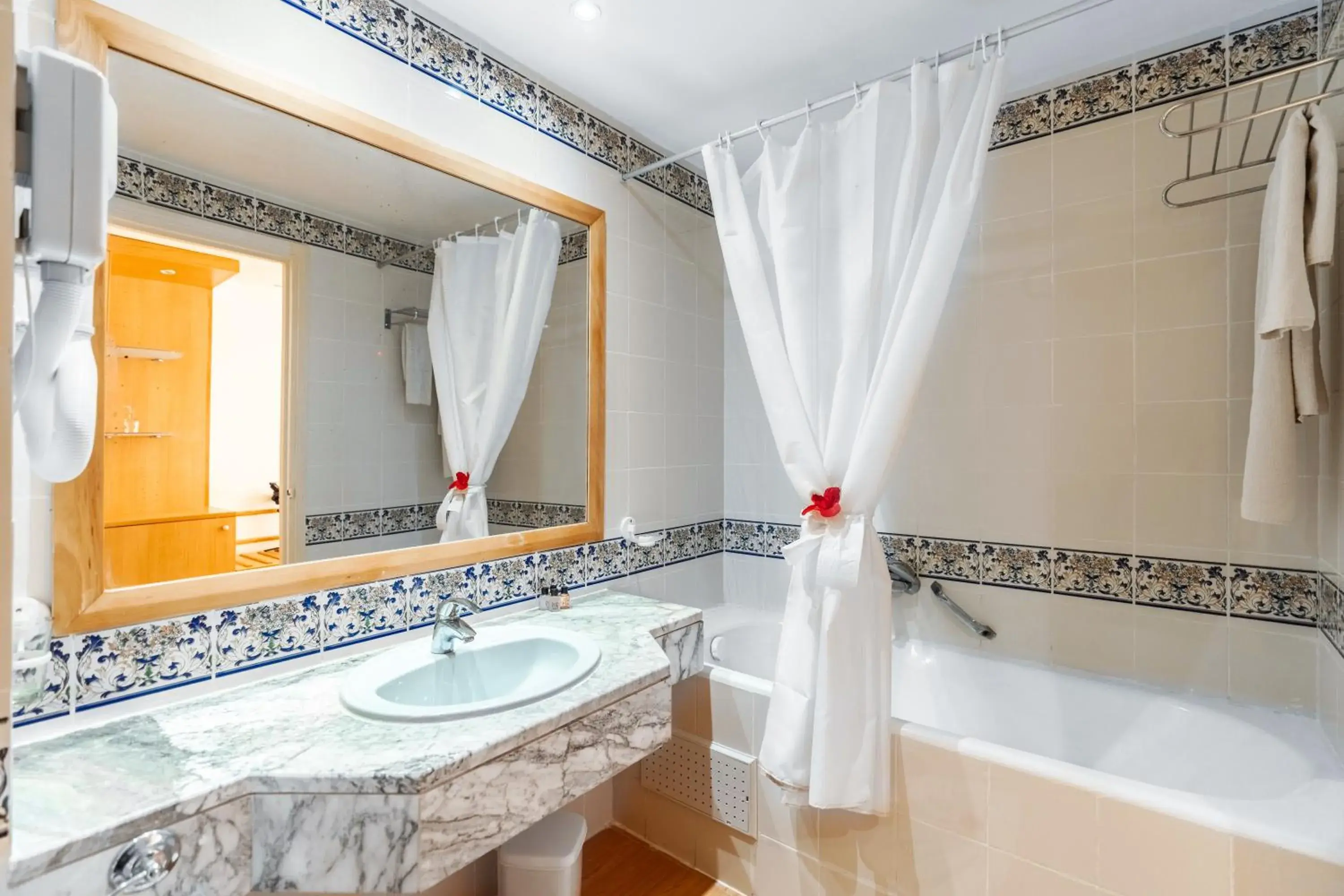 Bathroom in Iris Hotel & Thalasso Bathroom in Iris Hotel & Thalasso