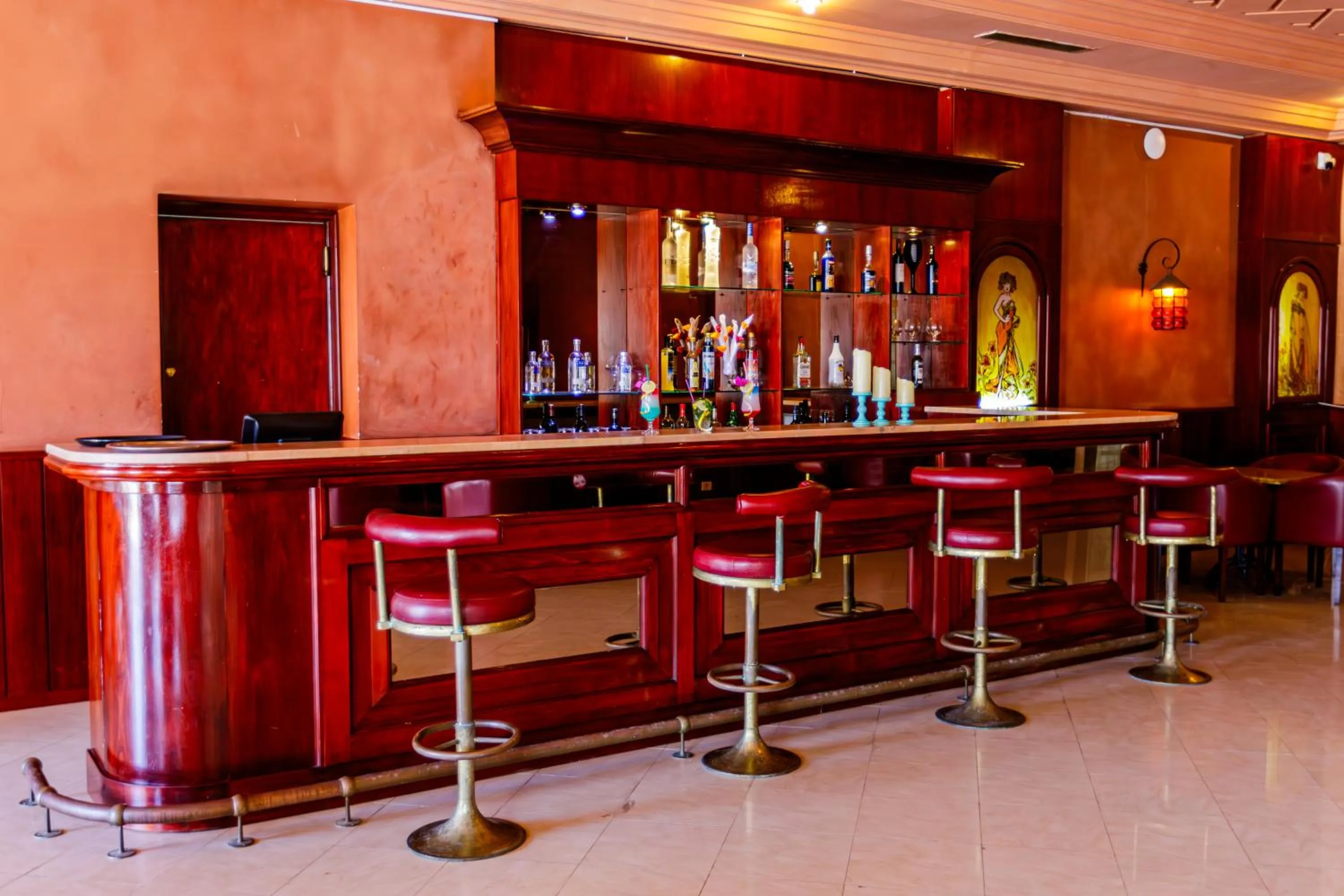 Lounge or bar in Iris Hotel & Thalasso