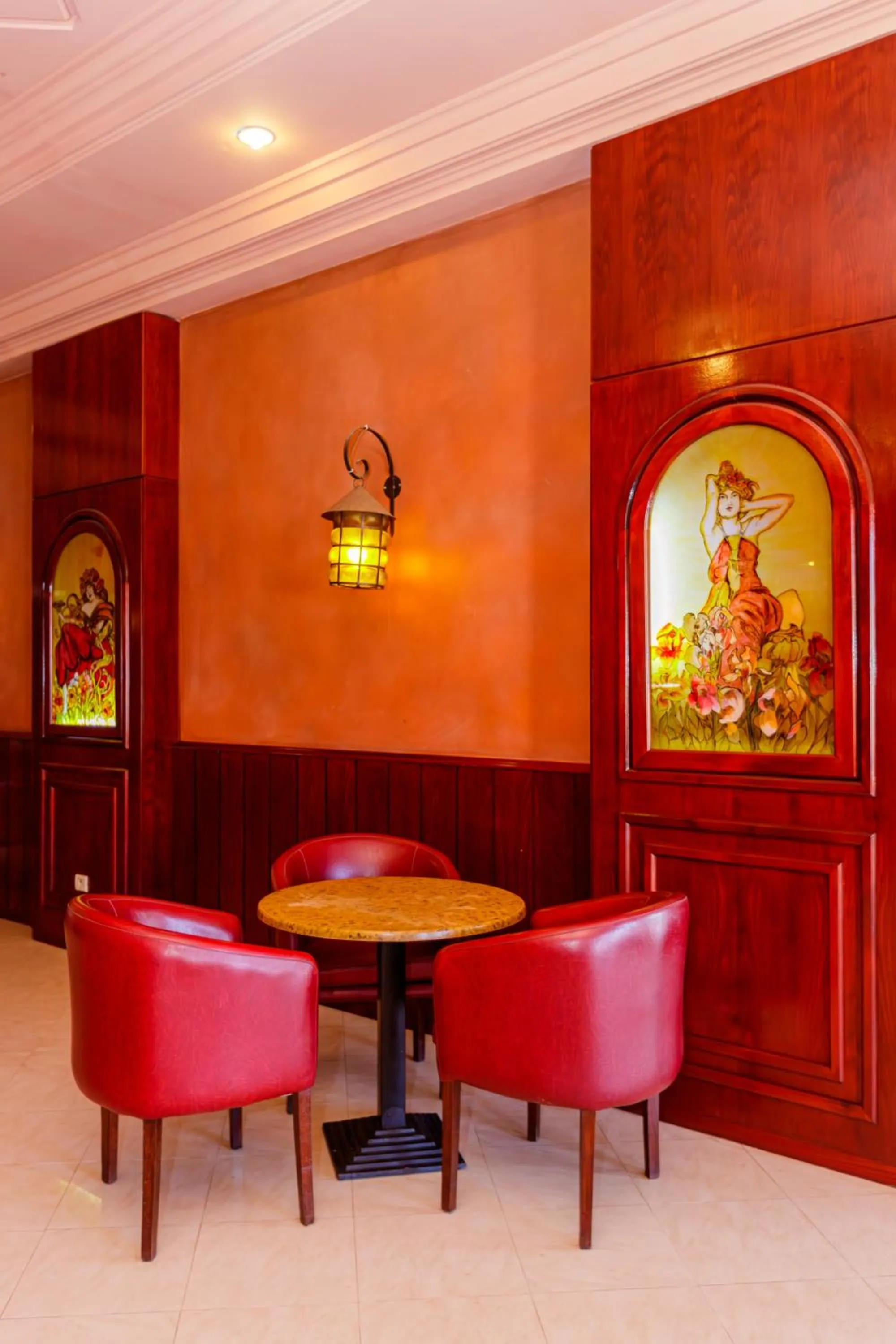 Restaurant/places to eat in Iris Hotel & Thalasso