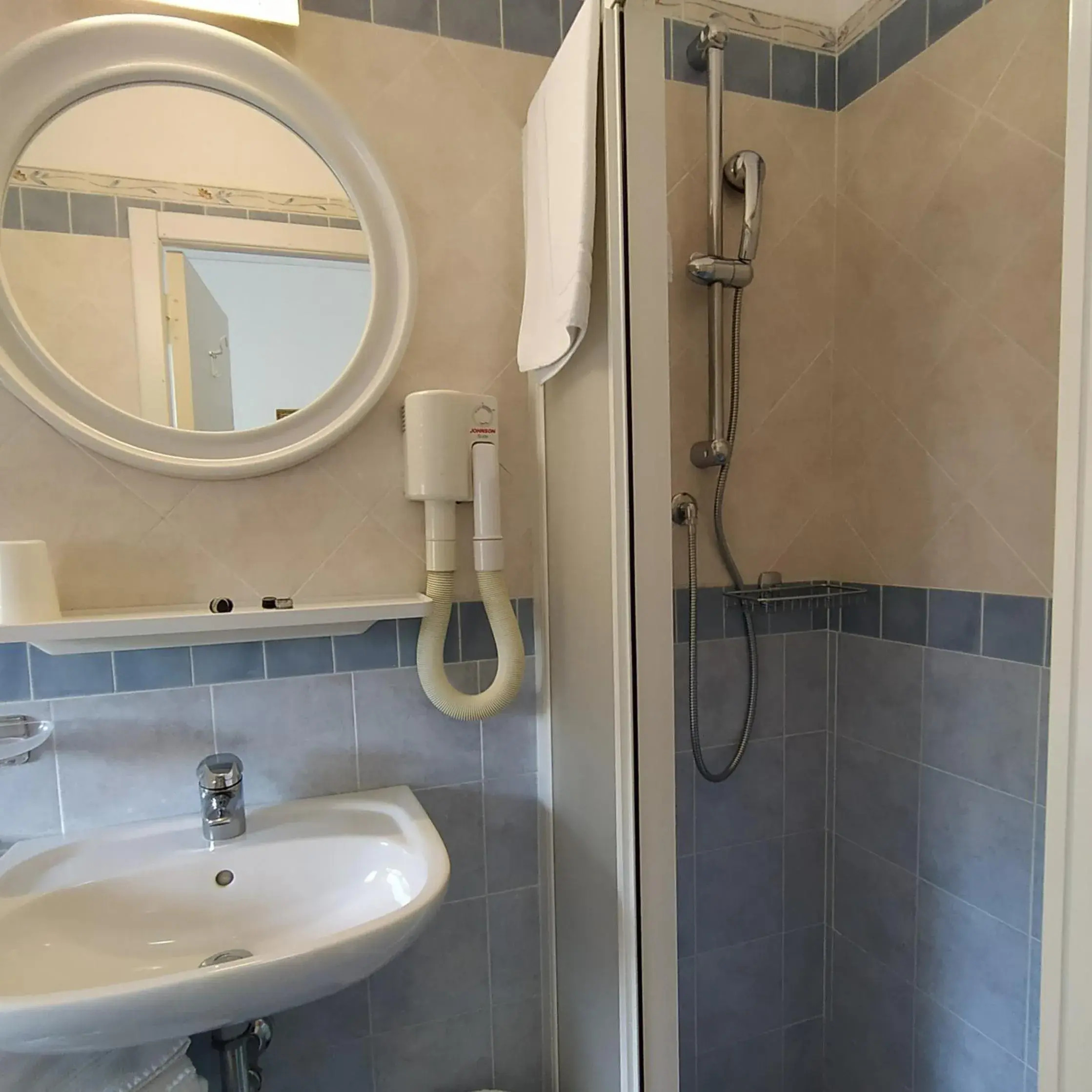 Bathroom in Hotel Capri