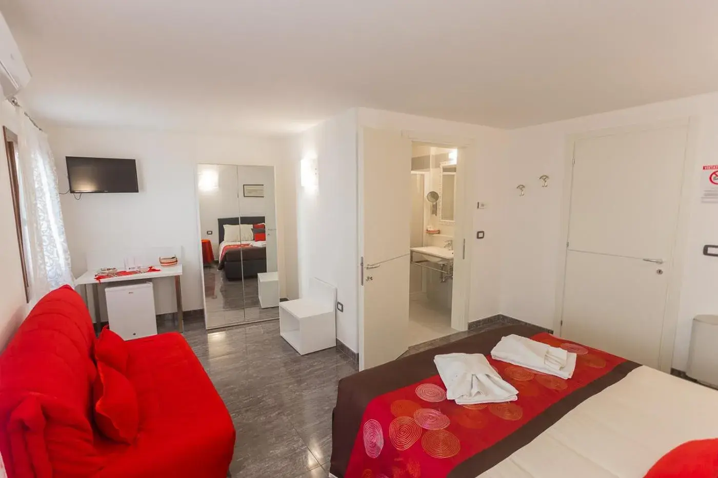 Double Room in B&B Antico Orologio Double Room in B&B Antico Orologio