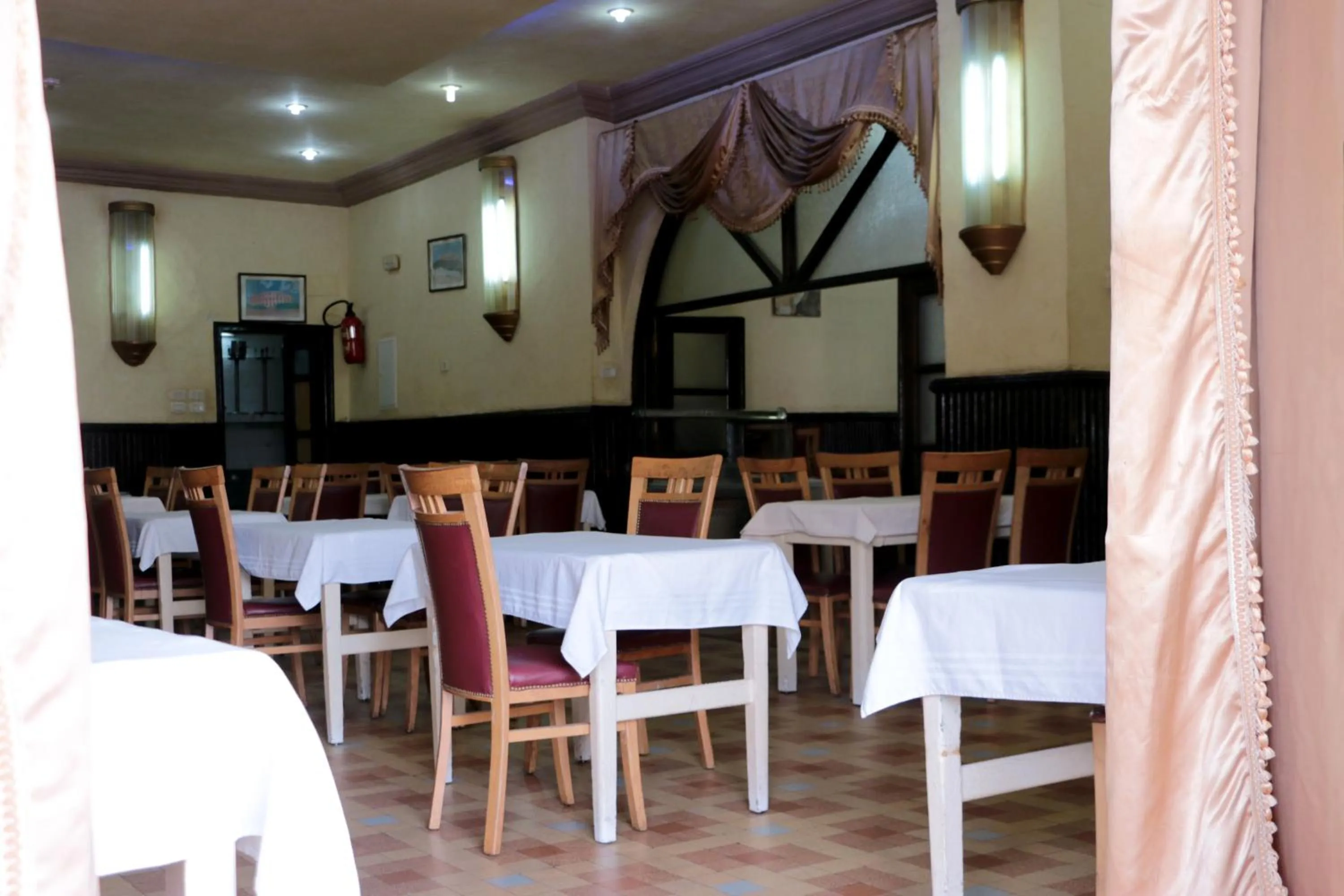 Restaurant/places to eat in Hotel Saint Georges Tunis